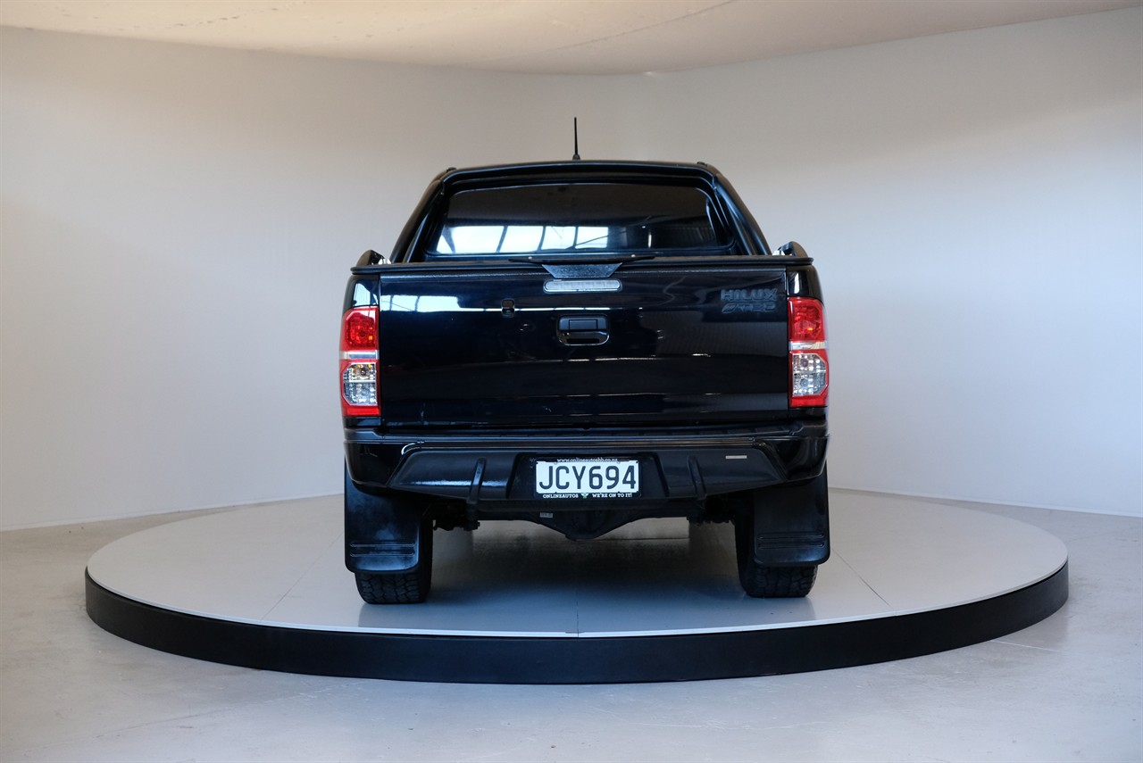 2015 Toyota hilux SR5TDDC 3.0D/4WD/5AT Carousel 12