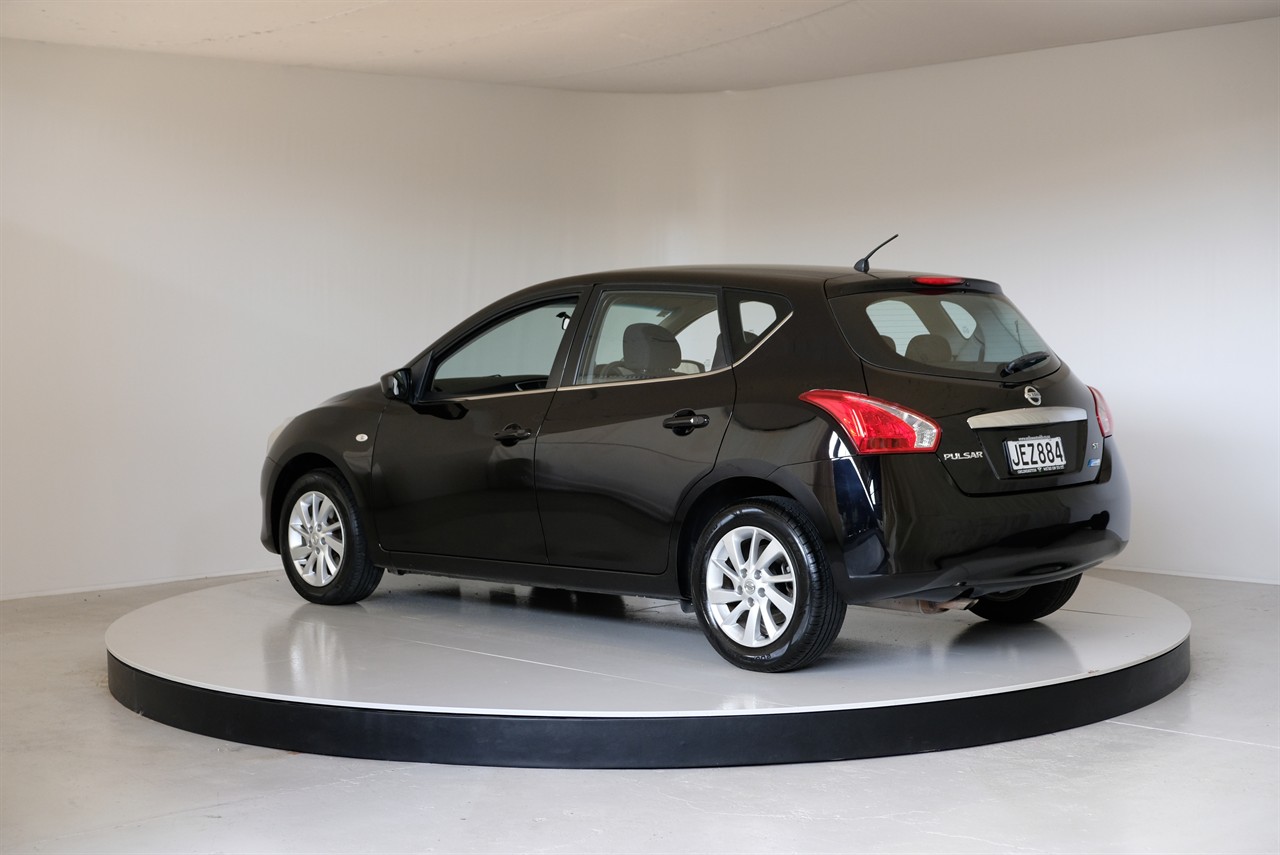 2015 Nissan Pulsar ST Carousel 12