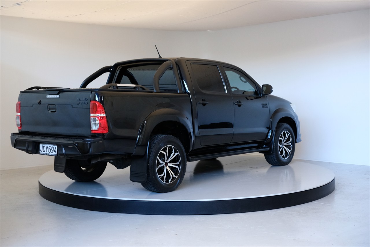 2015 Toyota hilux SR5TDDC 3.0D/4WD/5AT Carousel 11