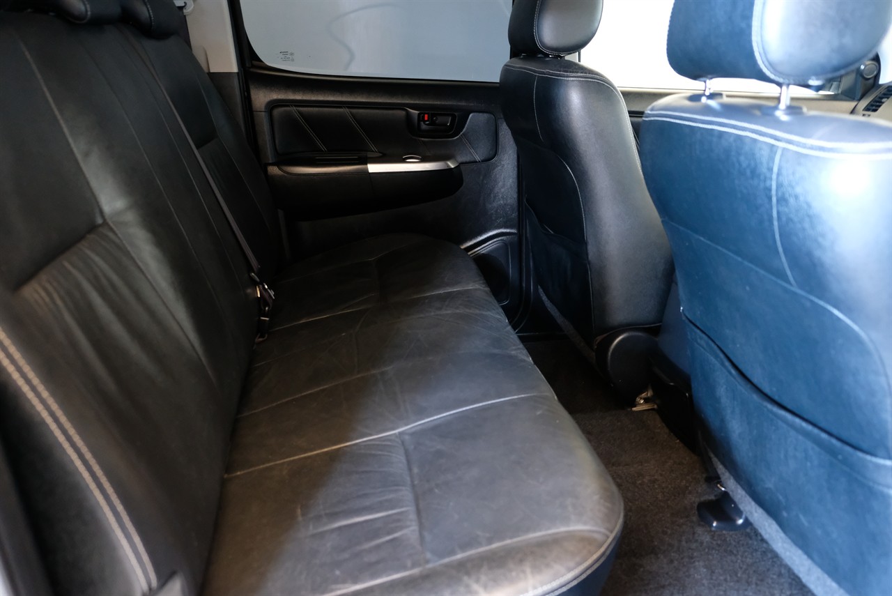 2015 Toyota hilux SR5TDDC 3.0D/4WD/5AT Carousel 15