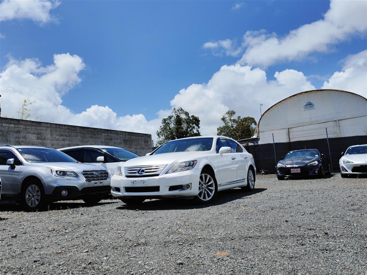 2012 Lexus LS 600 AWD Hybrid | Flagship Lexus | Luxury Interior | Smooth & Silent