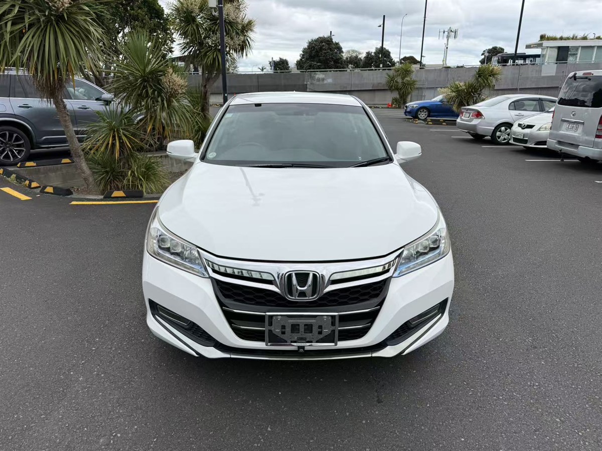2013 Honda Accord Hybrid Collage 1
