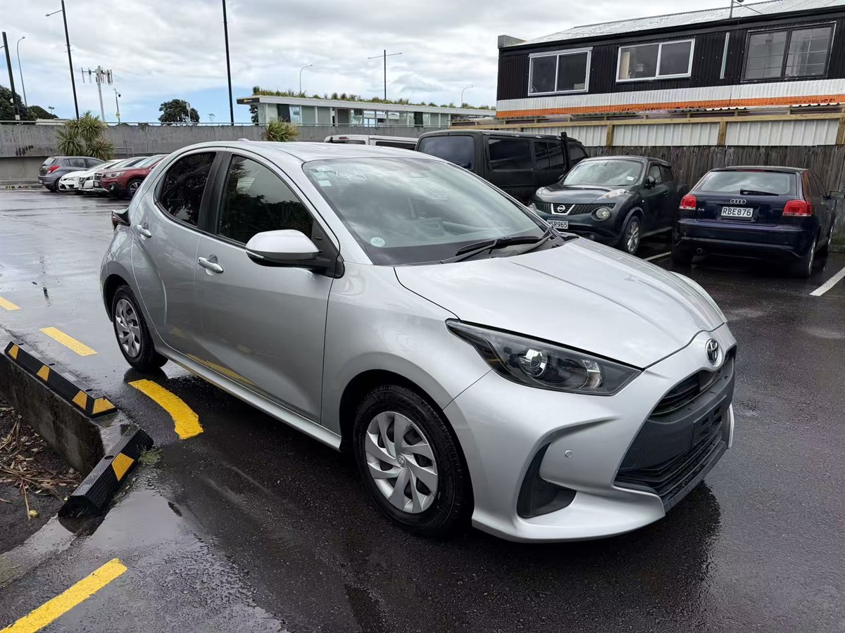 second hand 2021 Toyota Yaris Hybrid for sale NZ Collage 2