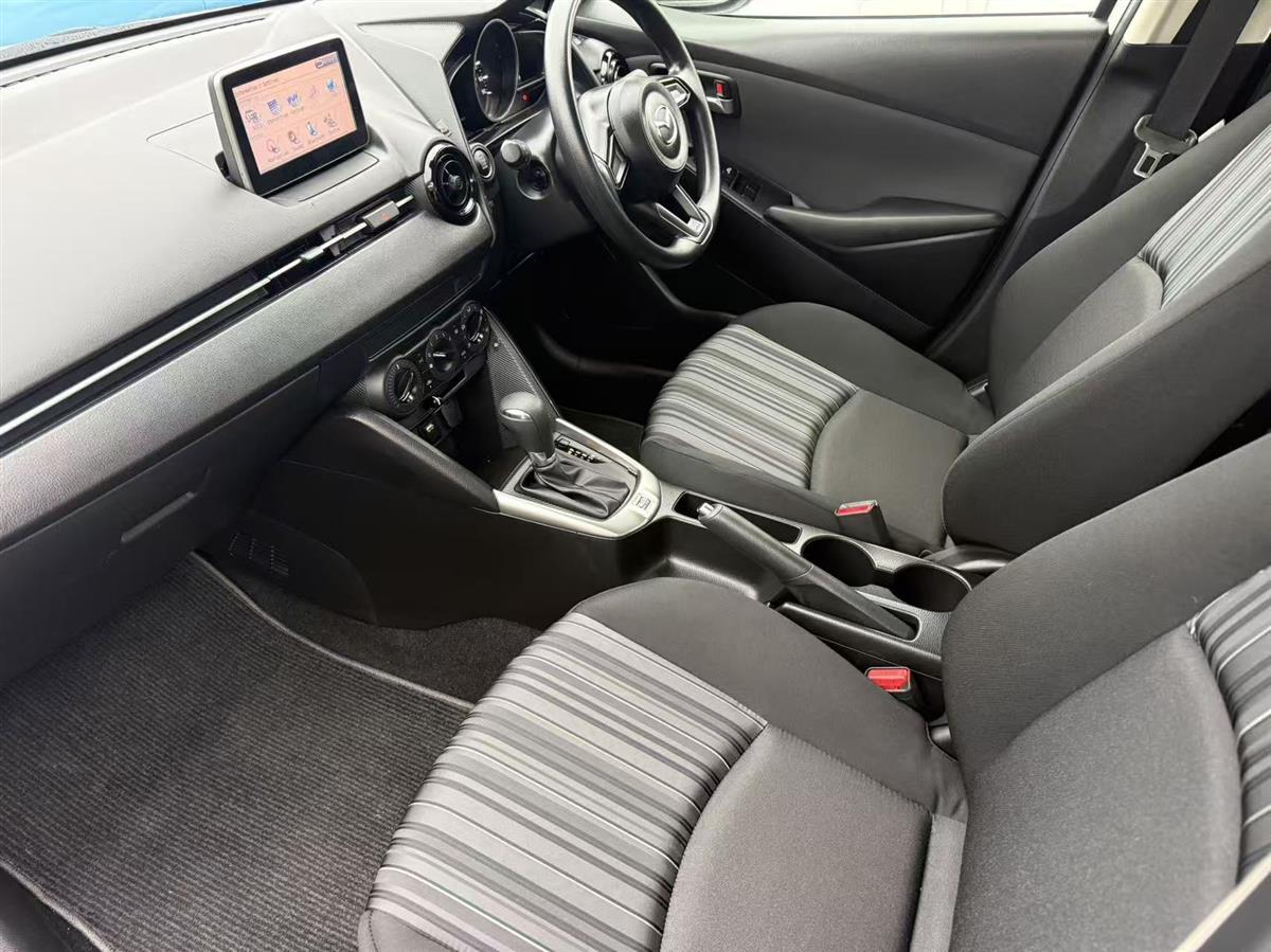 2023 Mazda 2 Carousel 9