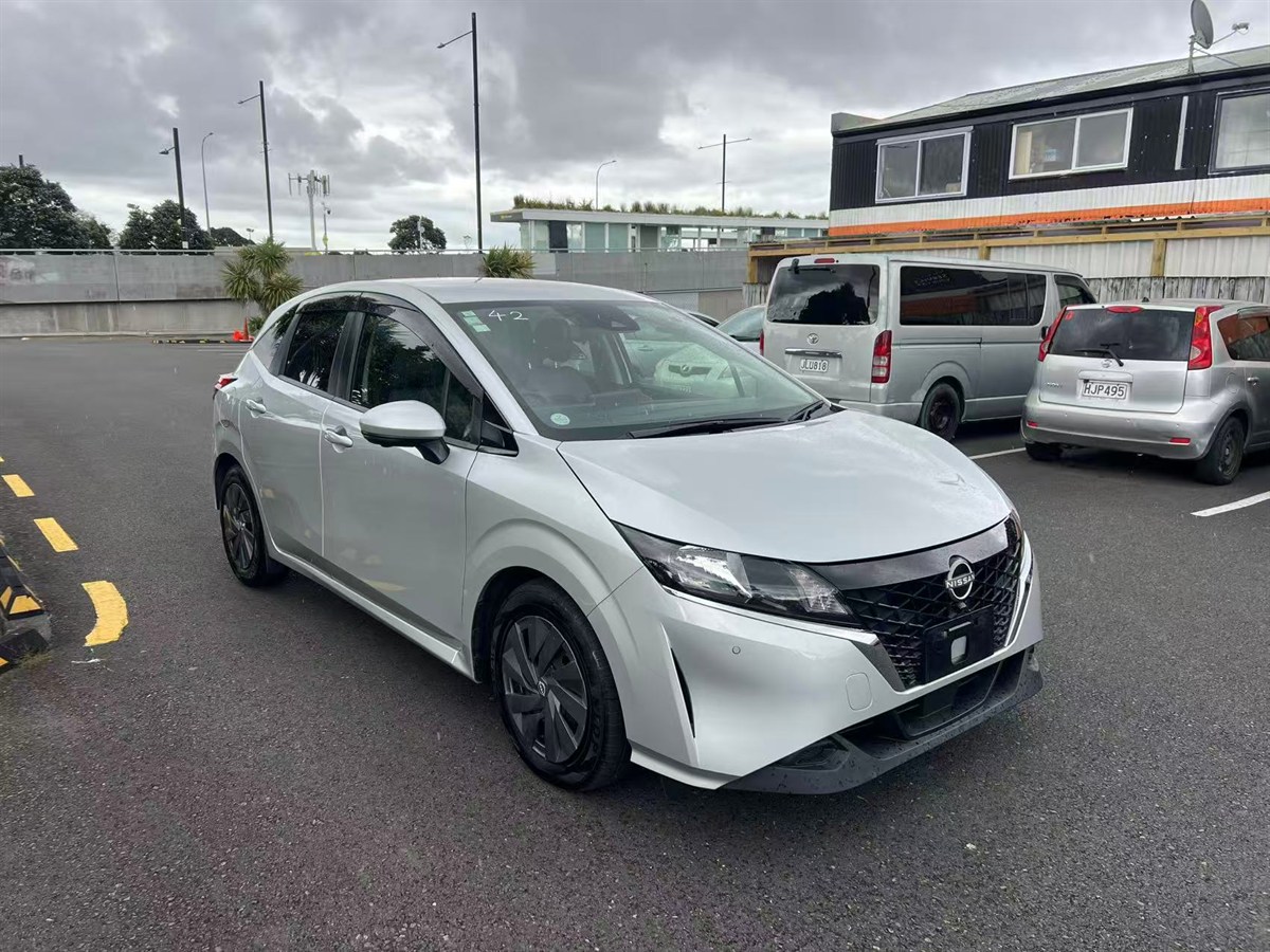 2021 Nissan Note E-Power Collage 2