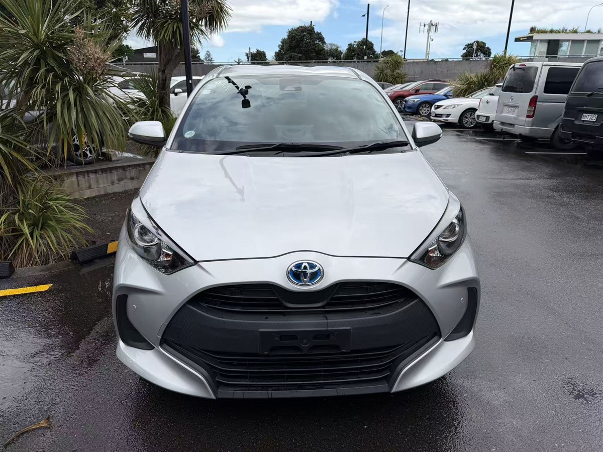 second hand 2021 Toyota Yaris Hybrid for sale NZ Collage 1