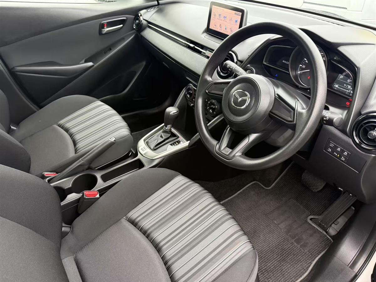 2023 Mazda 2 Carousel 8