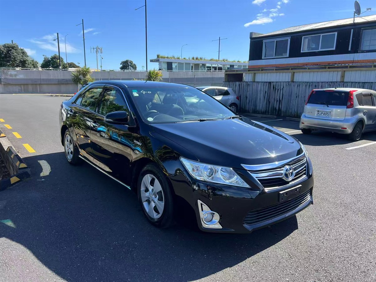 2013 Toyota Camry Hybrid Collage 2