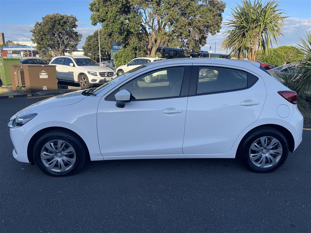 2023 Mazda 2 Carousel 7