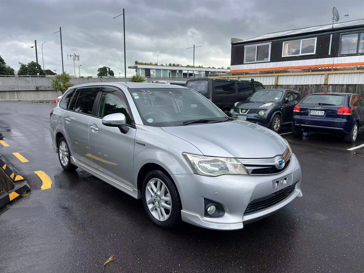 second hand 2013 Toyota Corolla Fielder Hybrid for sale NZ Collage 2