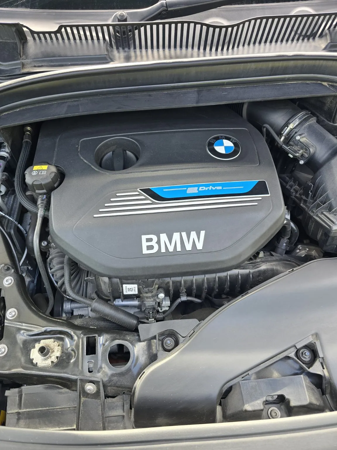 2017 BMW 225xe BMW series Carousel 11