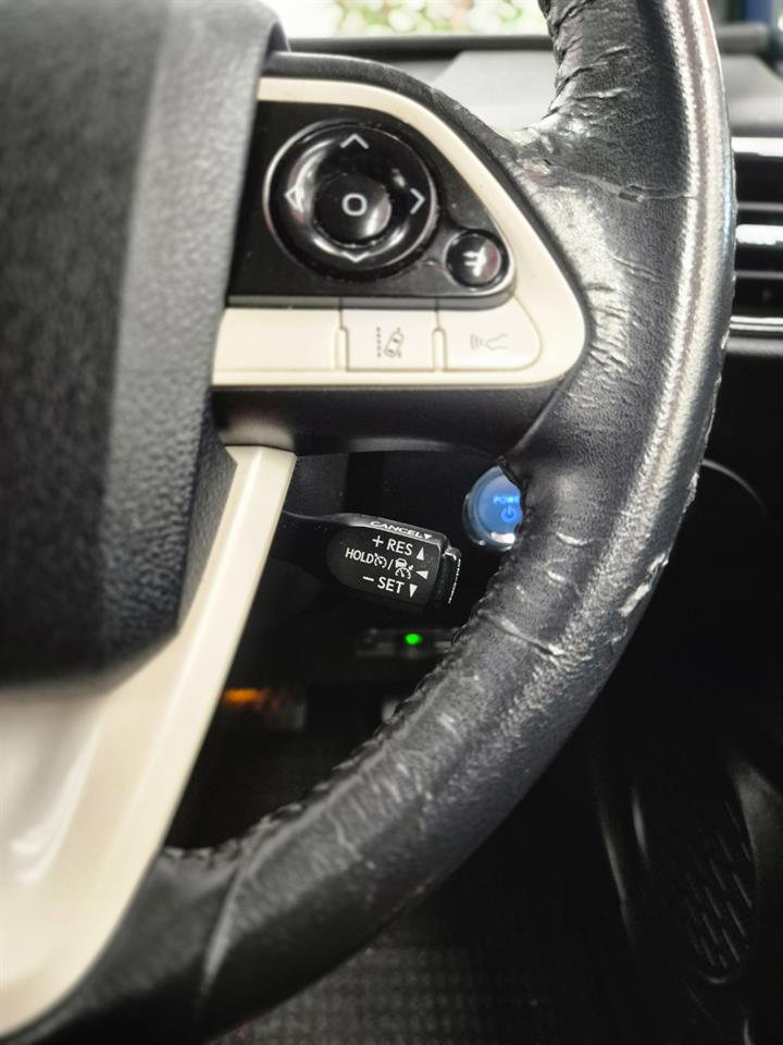 2016 Toyota Prius Carousel 8
