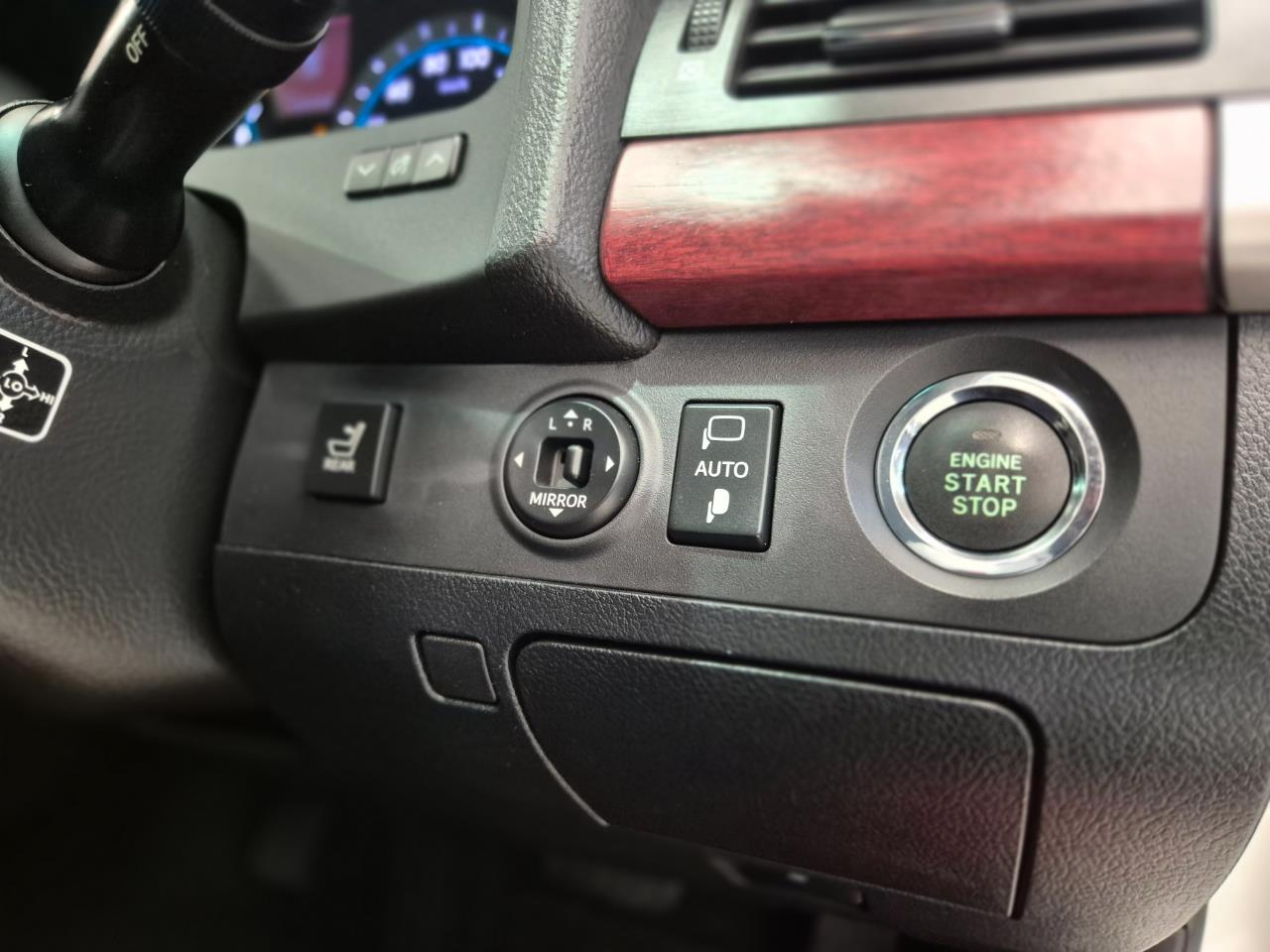 2011 Toyota Crown Majesta A Type V8 For Sale ! Carousel 10
