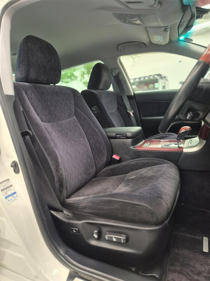 2011 Toyota Crown Majesta A Type V8 For Sale ! Carousel 14