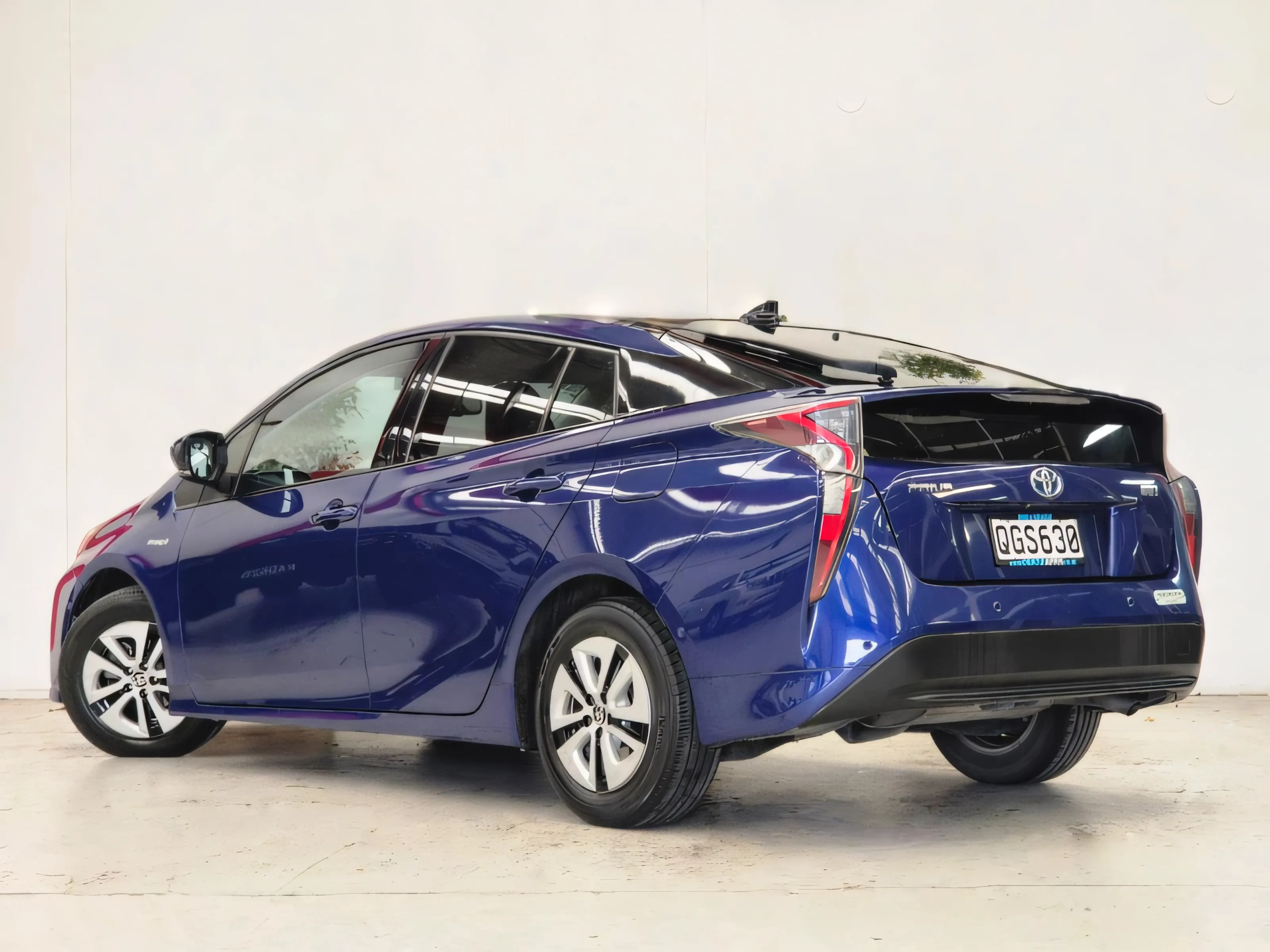2016 Toyota Prius Carousel 2