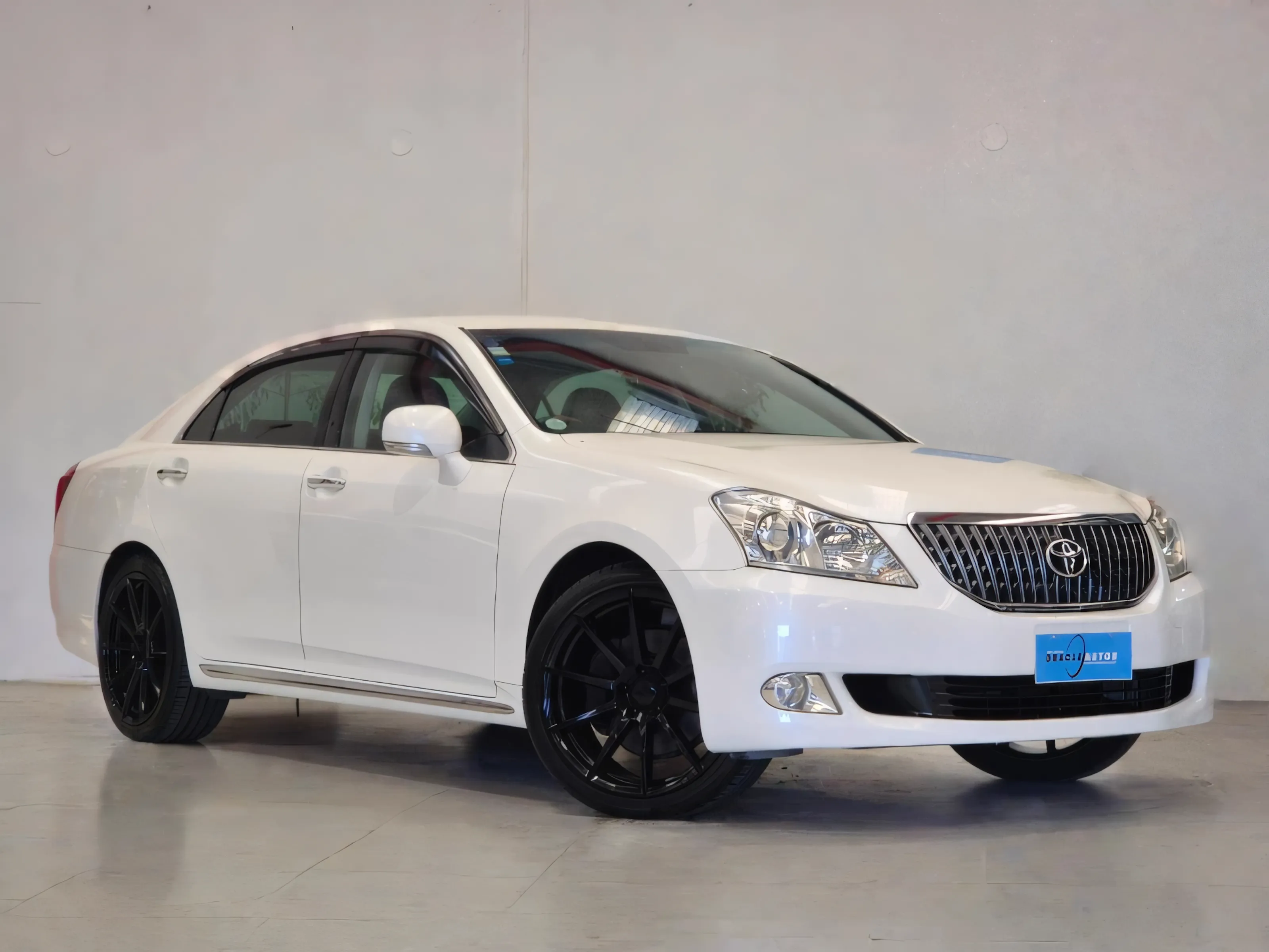 2011 Toyota Crown Majesta A Type V8 For Sale !