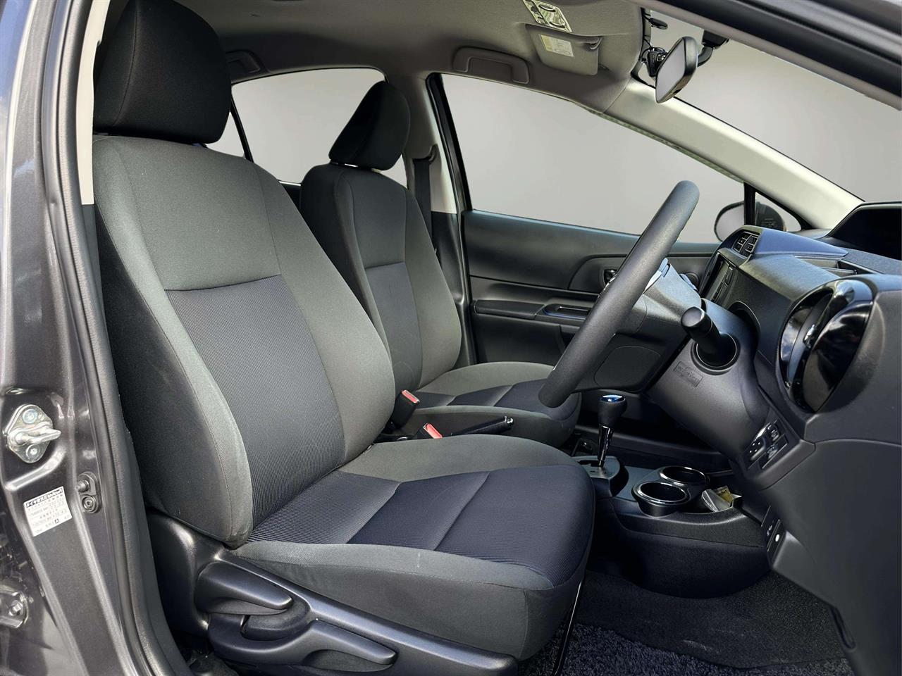 second hand 2015 Toyota AQUA S PUSH START for sale NZ Collage 1