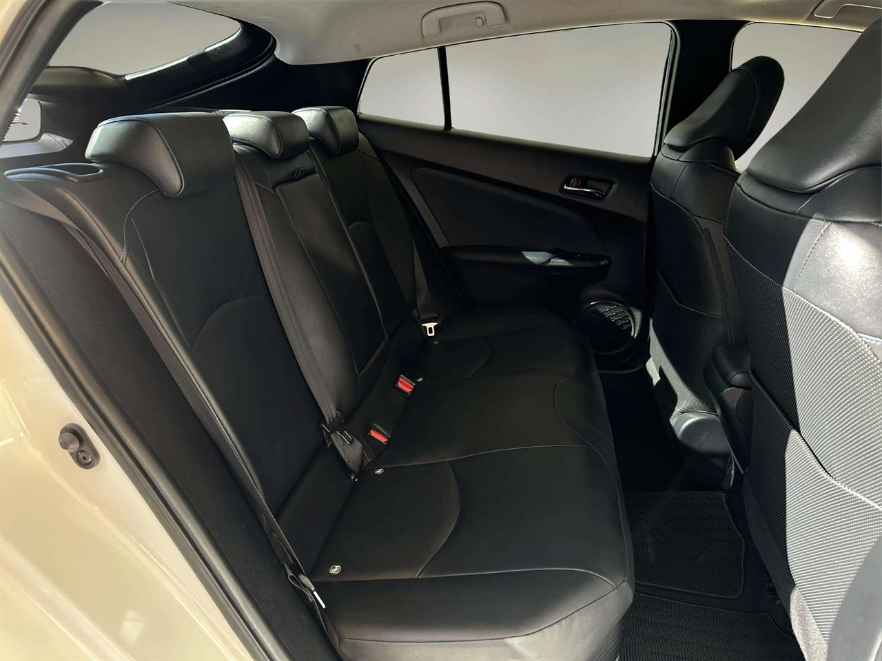 second hand 2016 Toyota Prius S TOURING SELECTION for sale NZ Collage 1