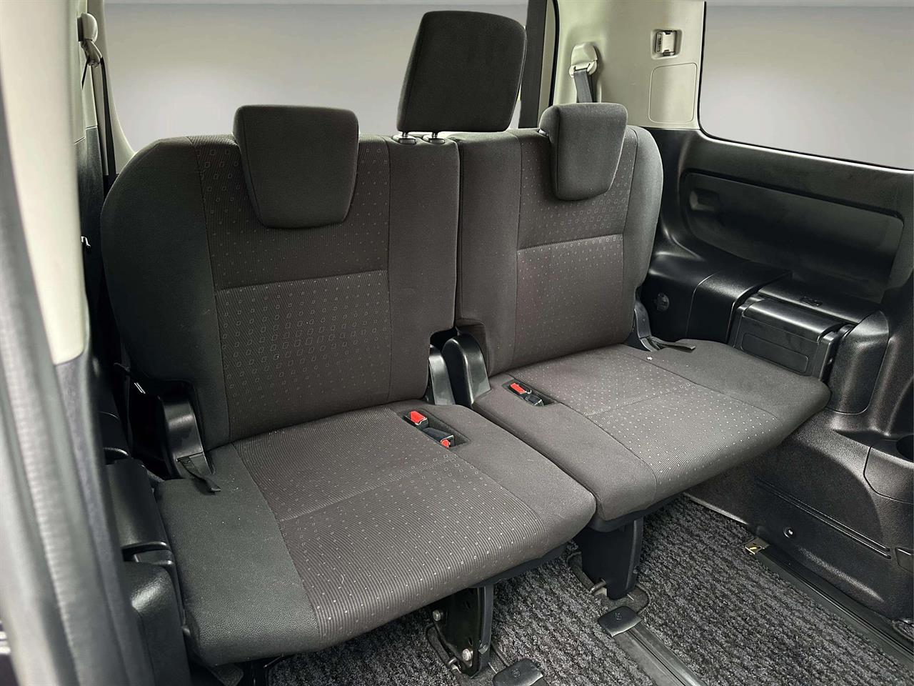 2014 Toyota Noah HYBRID G Collage 1