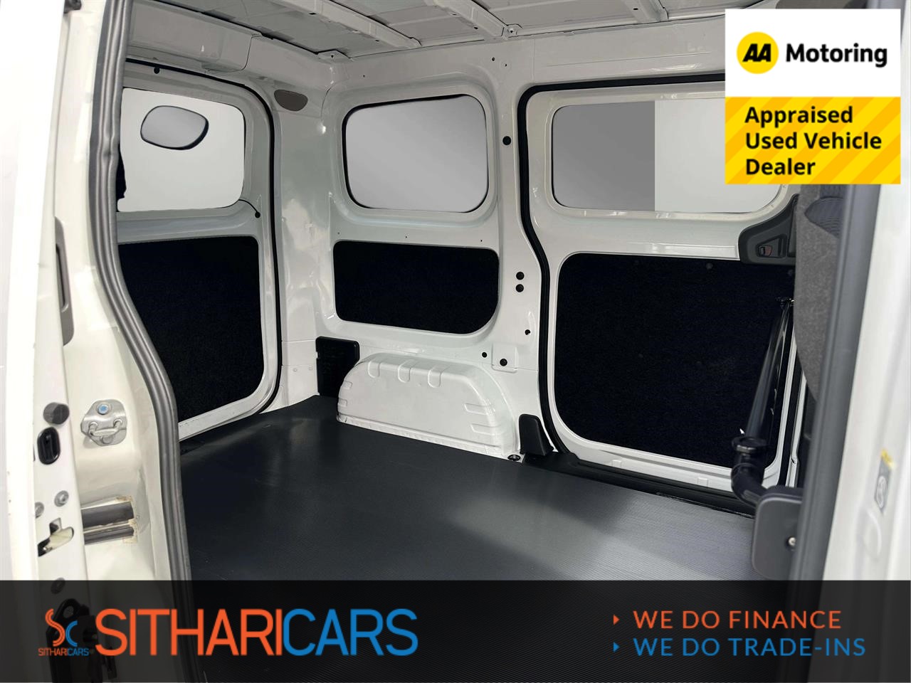 2021 Nissan NV200 DX Collage 2