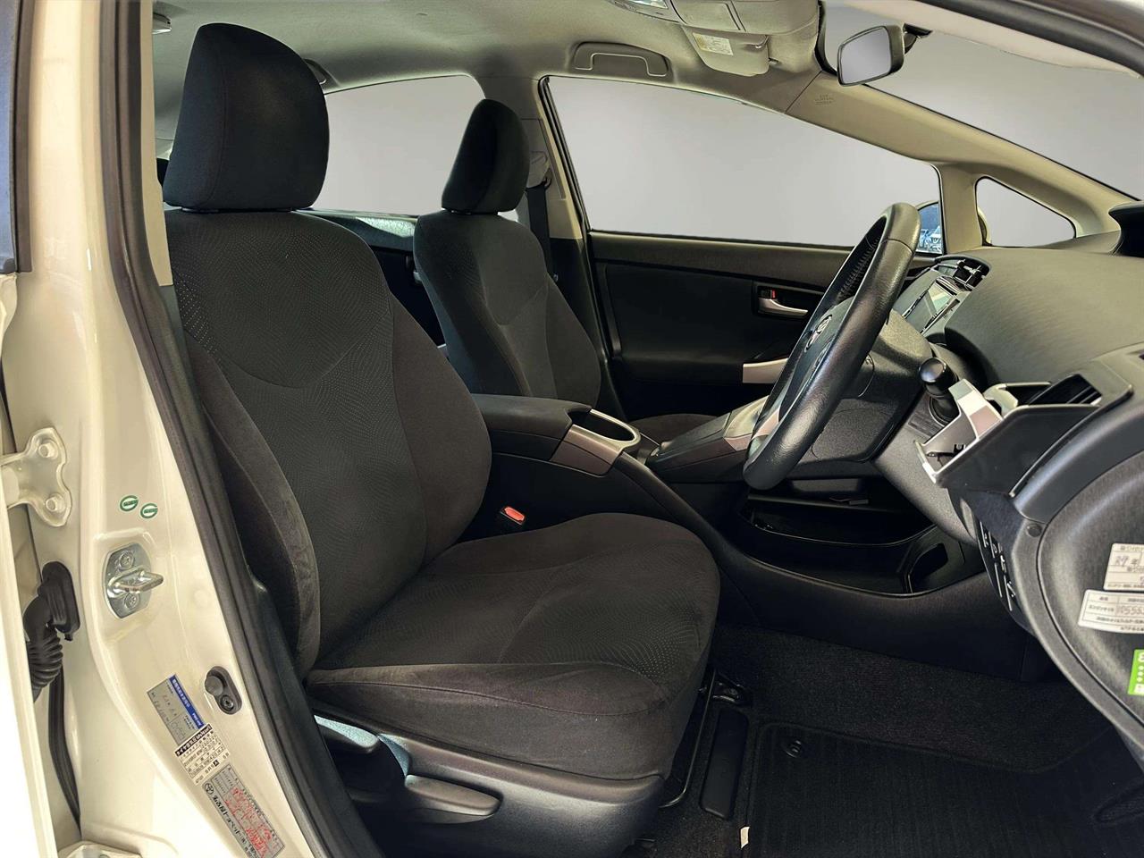 second hand 2014 Toyota Prius S TOURING SELECTION for sale NZ Collage 1
