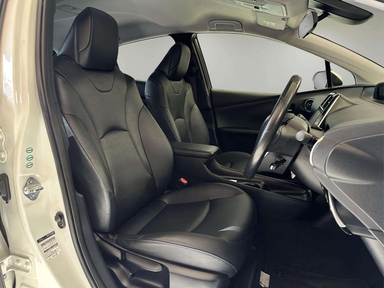 second hand 2016 Toyota Prius S TOURING SELECTION for sale NZ Collage 2
