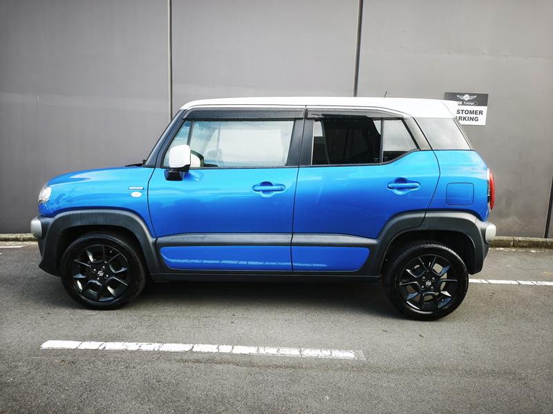 2021 Suzuki XBee Hybrid, Two-Tone Crossover Carousel 2