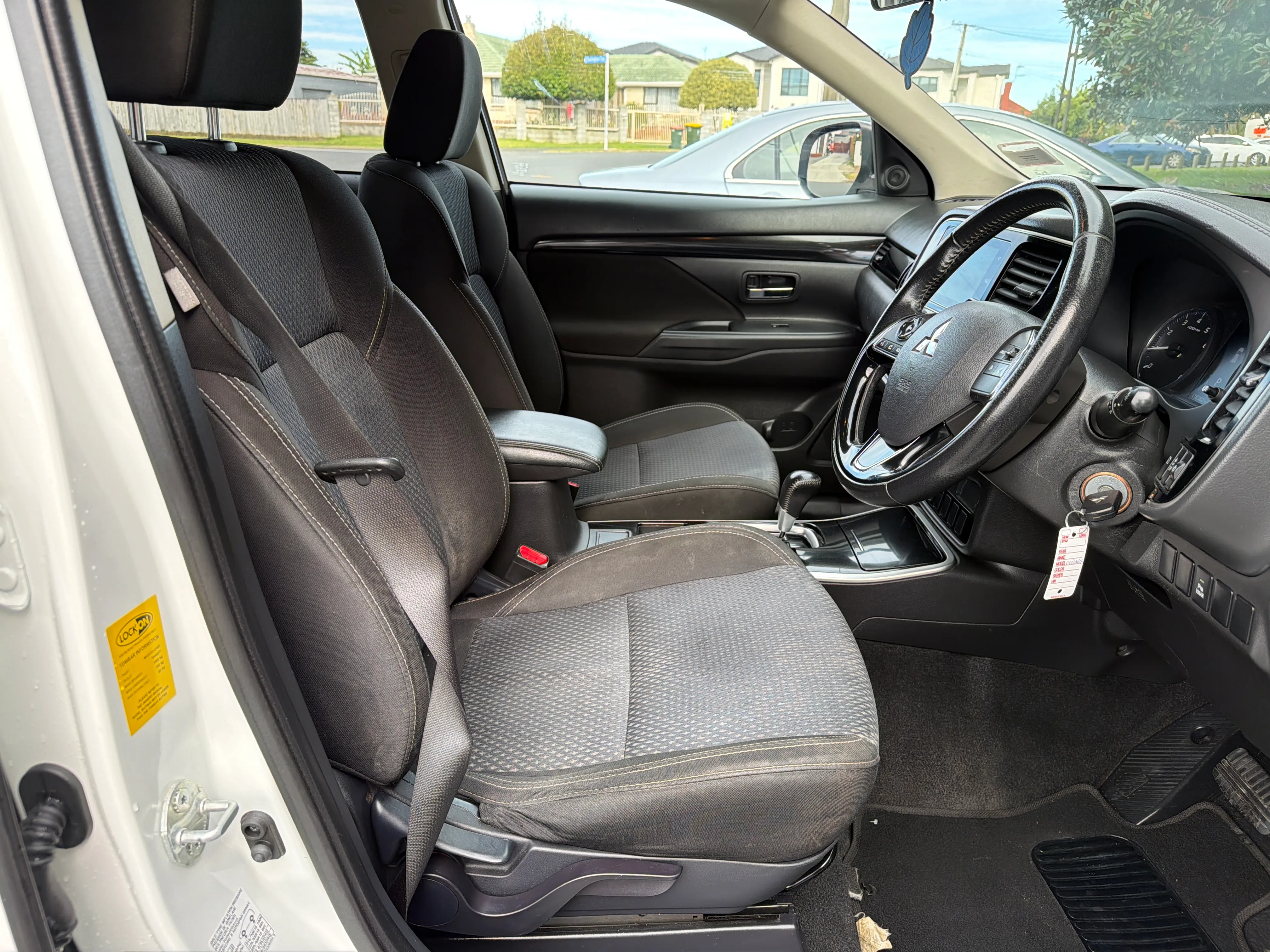 Mitsubishi Outlander 2019/7 Seater  Carousel 6