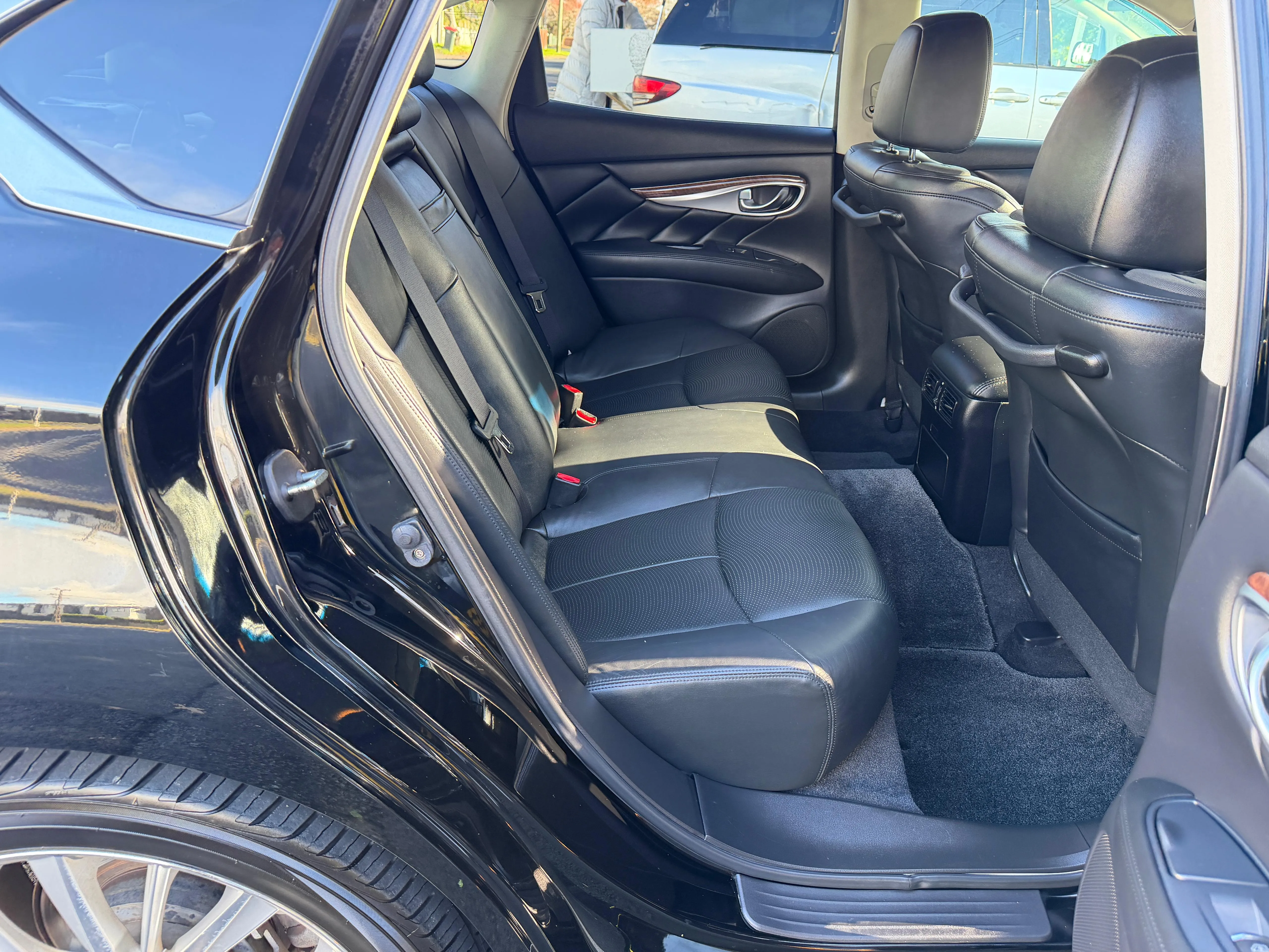 NISSAN FUGA HYBRID V6 Carousel 14