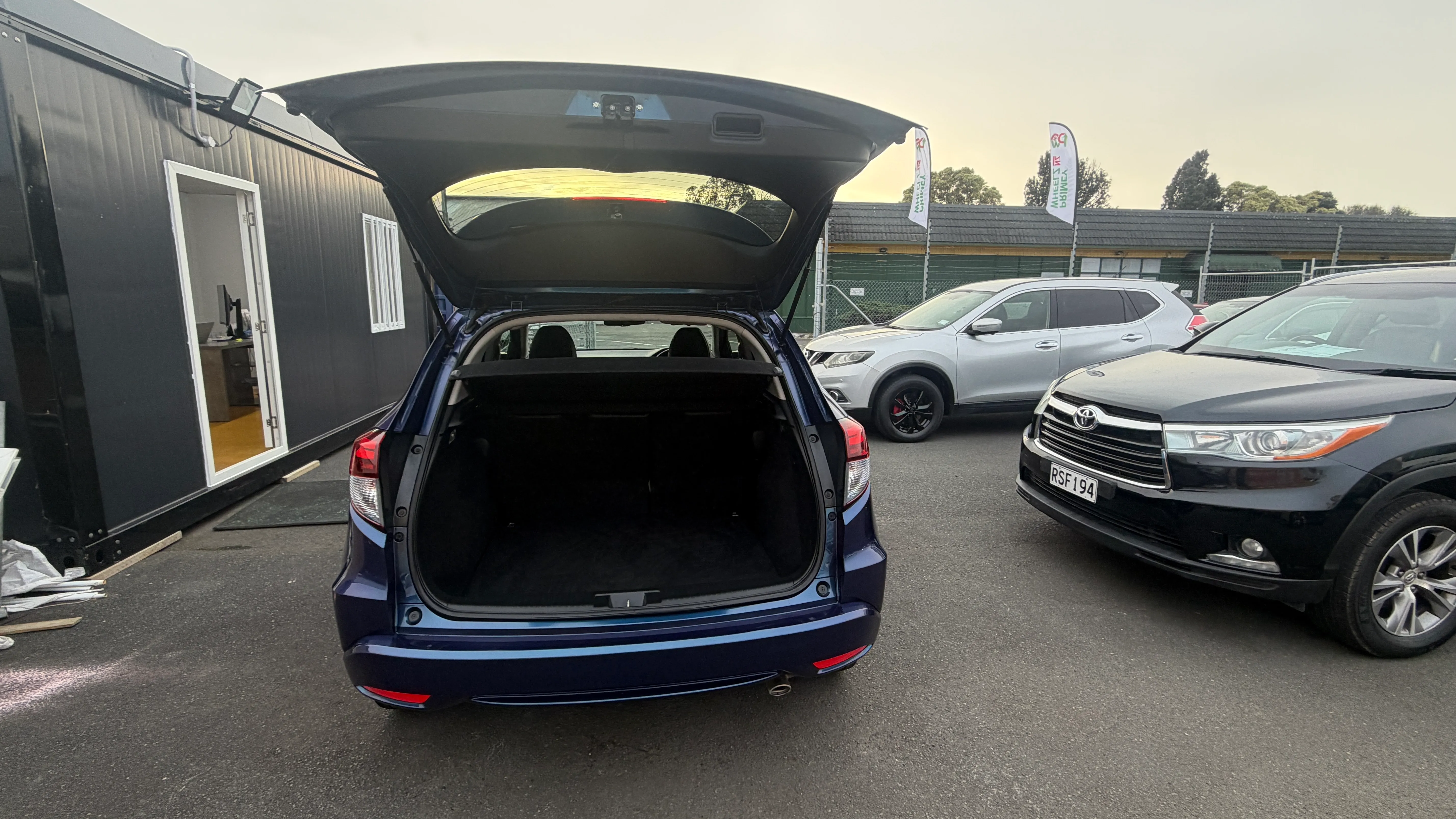 Honda vezel 2014 Z Model Hybrid Carousel 15