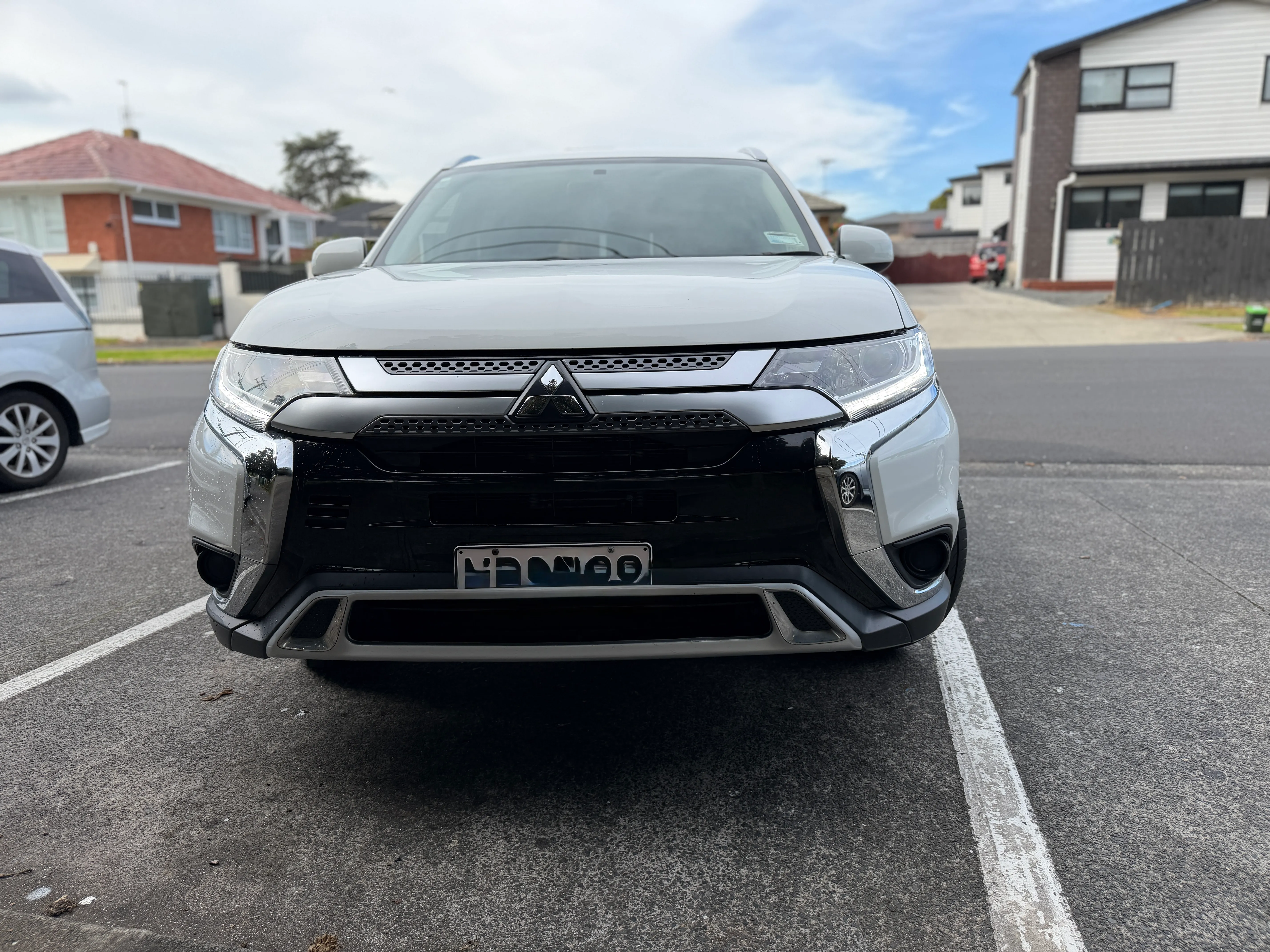 Mitsubishi Outlander 2019/7 Seater  Carousel 1