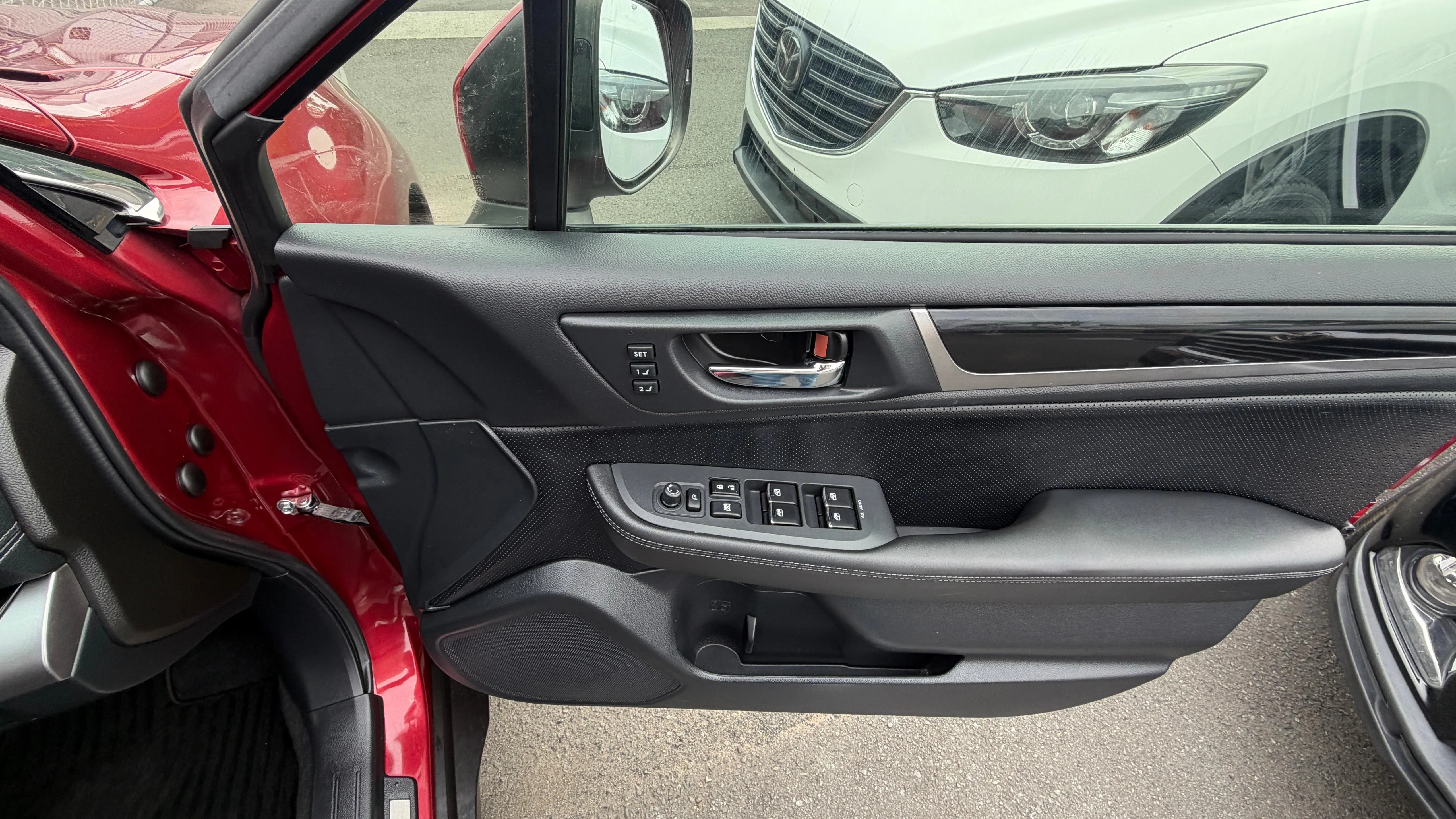 SUBARU OUTBACK AWD 2017 Carousel 2