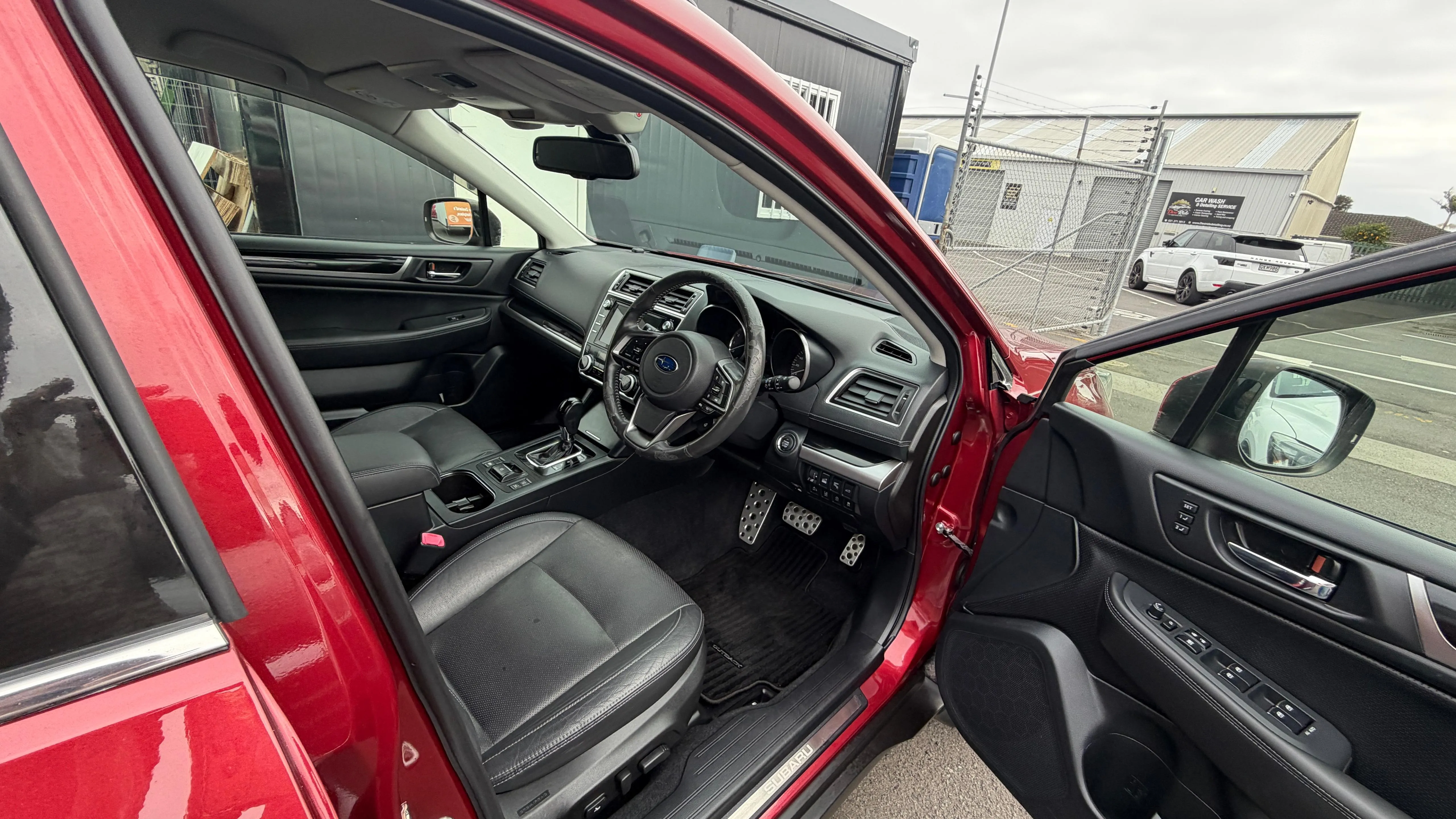 SUBARU OUTBACK AWD 2017 Carousel 11