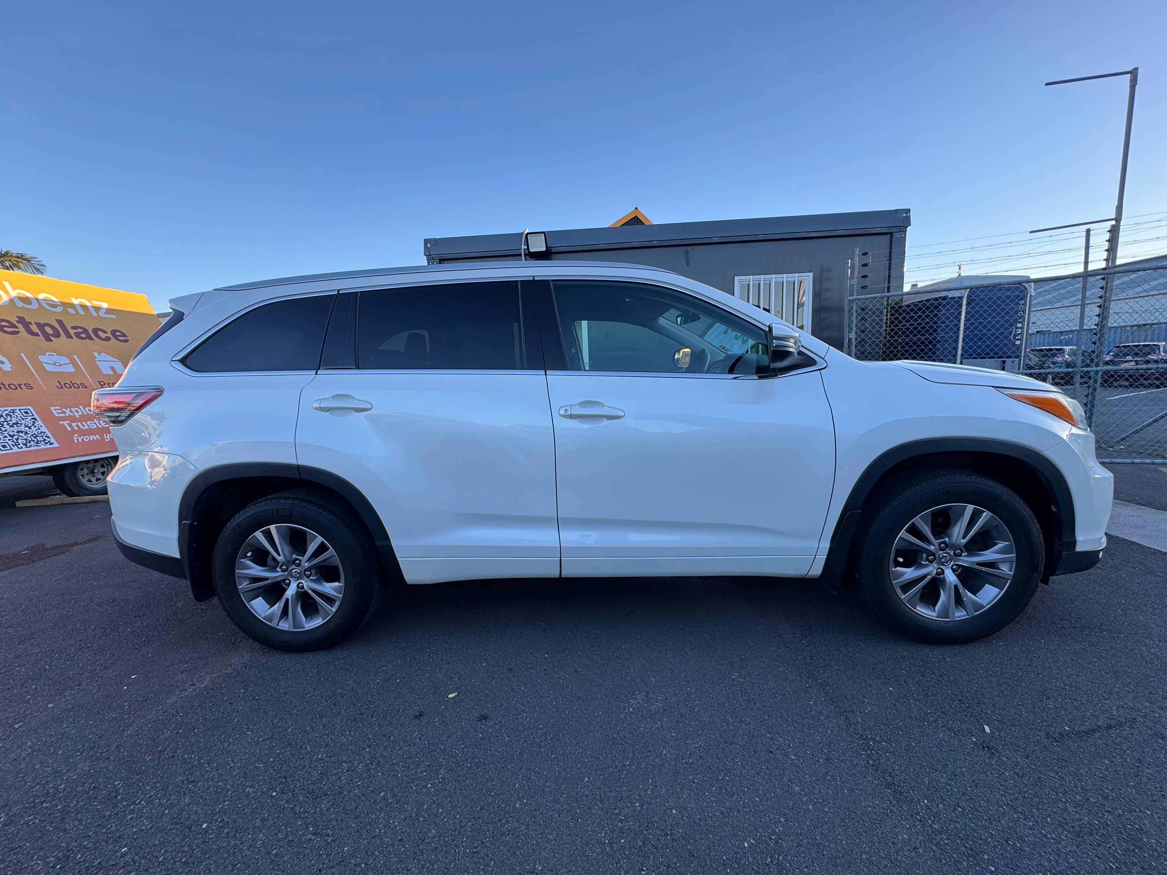 TOYOTA HIGHLANDER GXL AWD Carousel 2