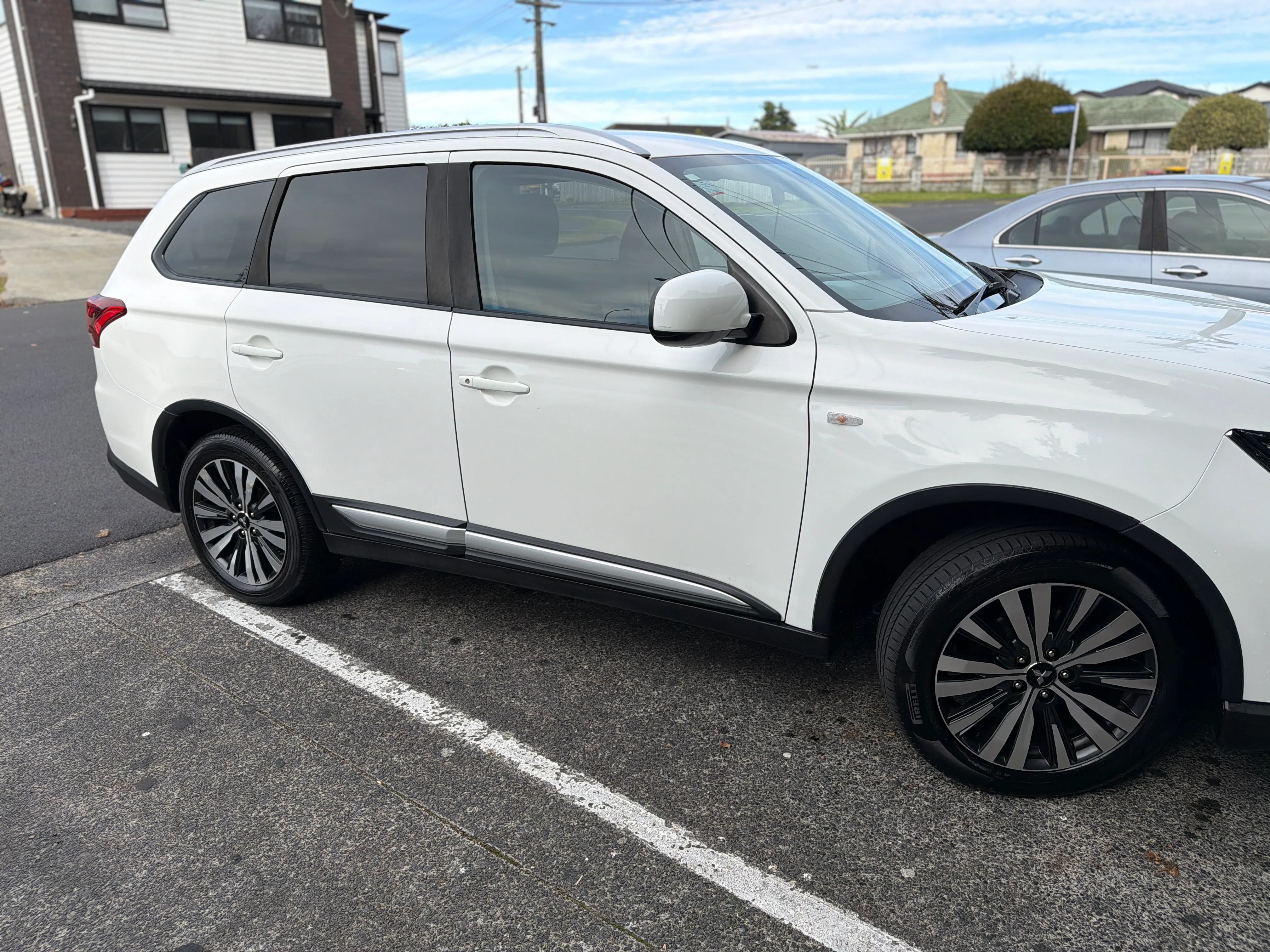 Mitsubishi Outlander 2019/7 Seater  Carousel 5