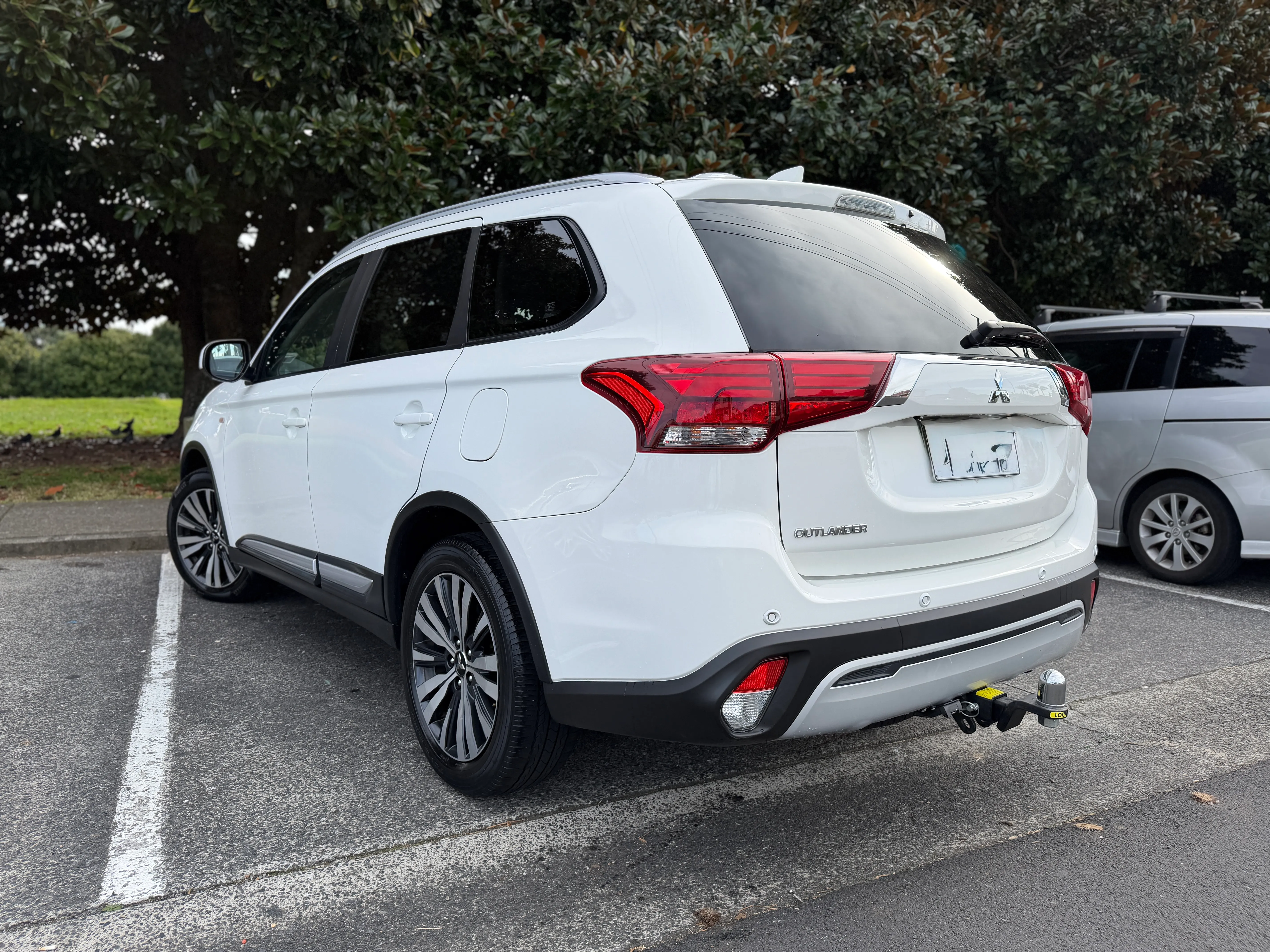 Mitsubishi Outlander 2019/7 Seater  Carousel 3