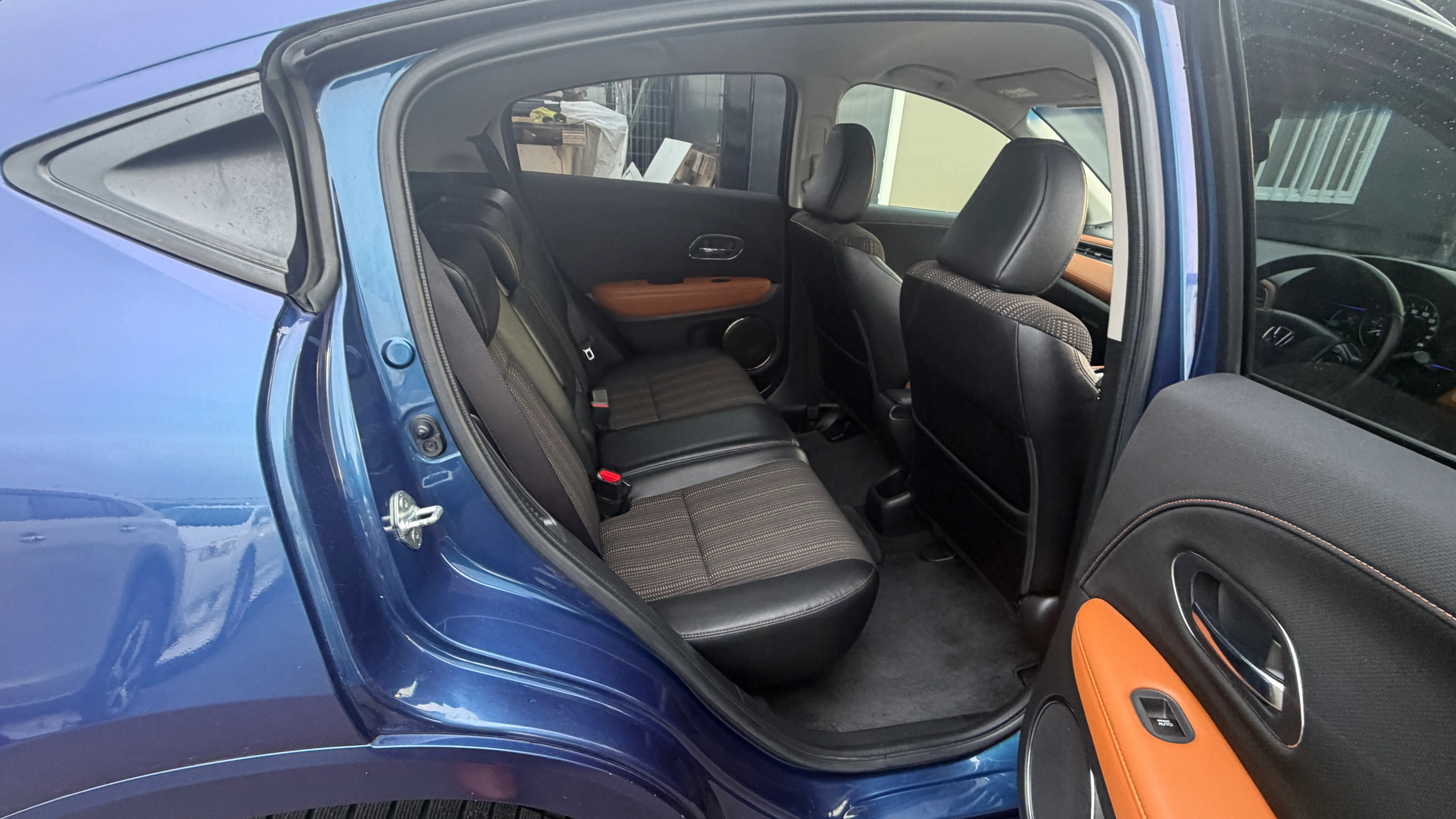 Honda vezel 2014 Z Model Hybrid Carousel 10