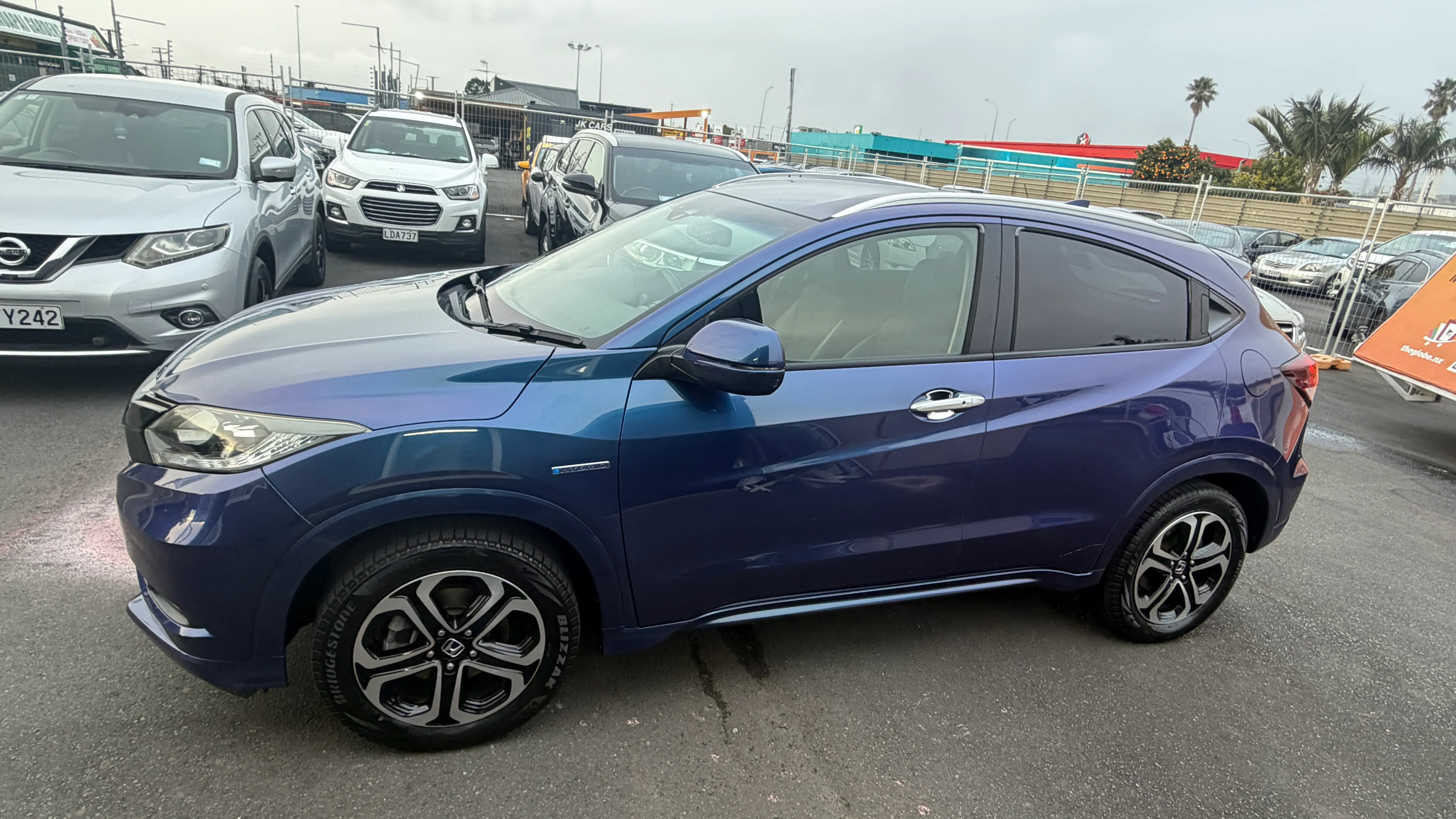Honda vezel 2014 Z Model Hybrid Carousel 3