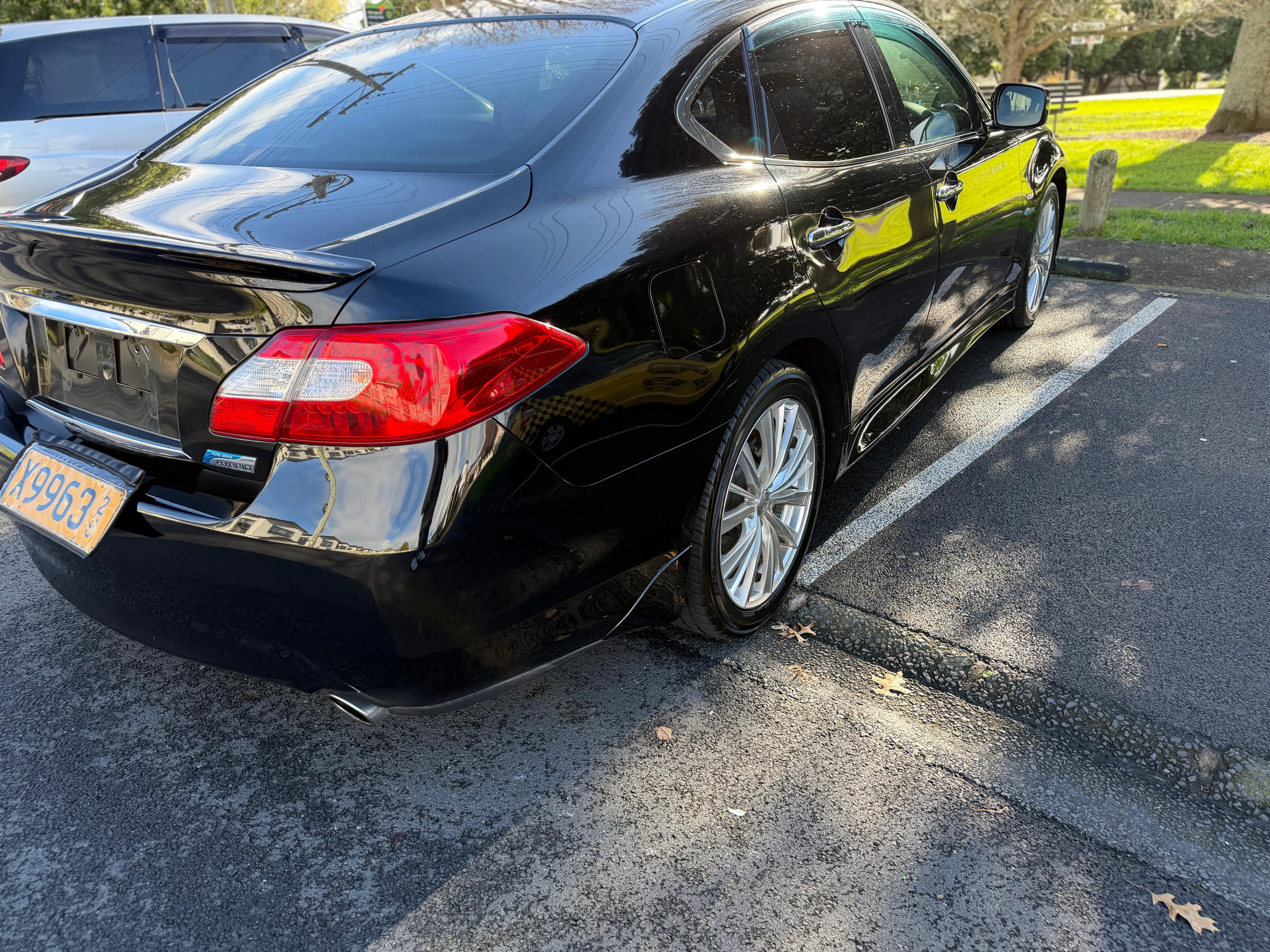 NISSAN FUGA HYBRID V6 Carousel 5