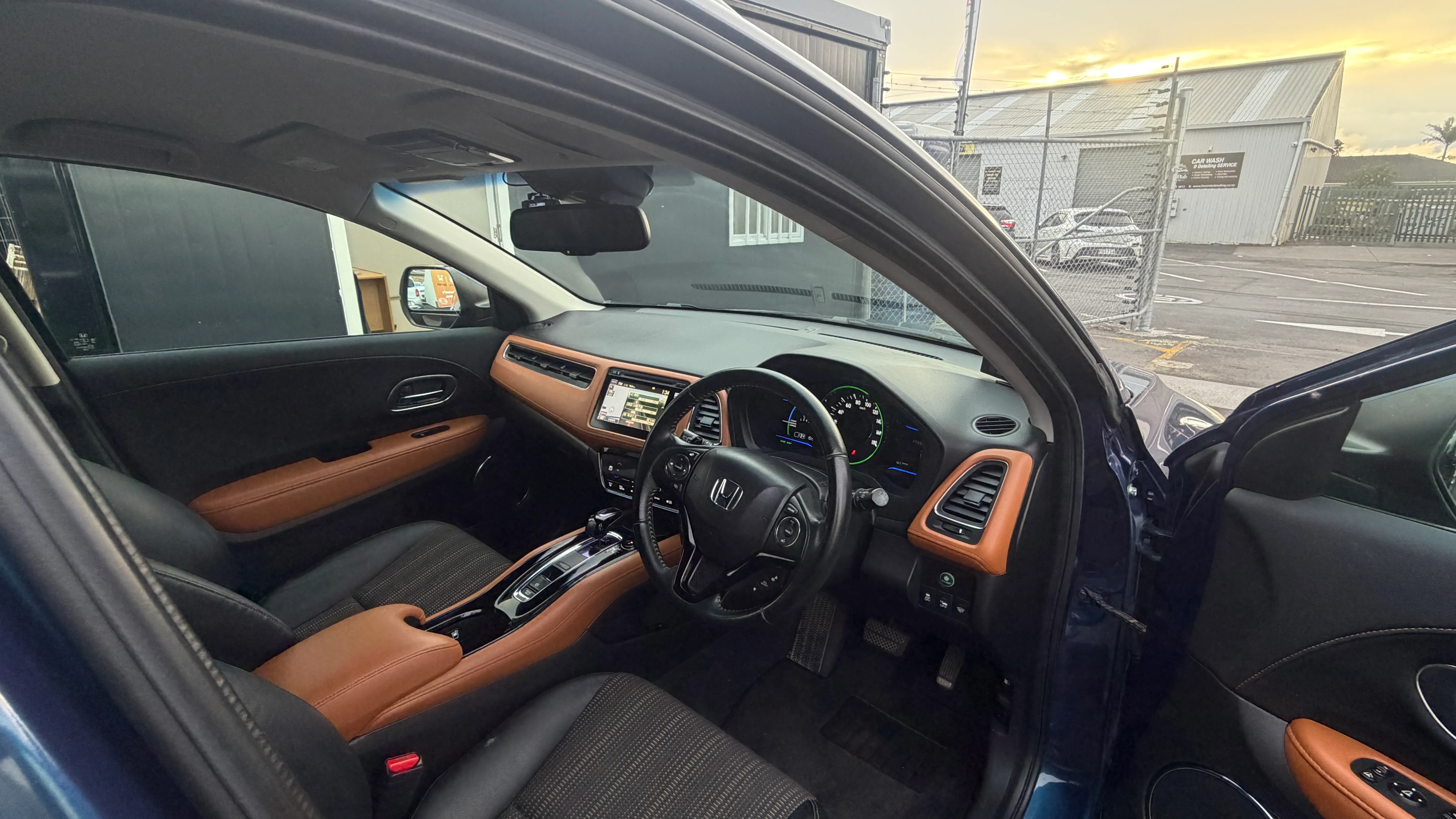 Honda vezel 2014 Z Model Hybrid Carousel 8