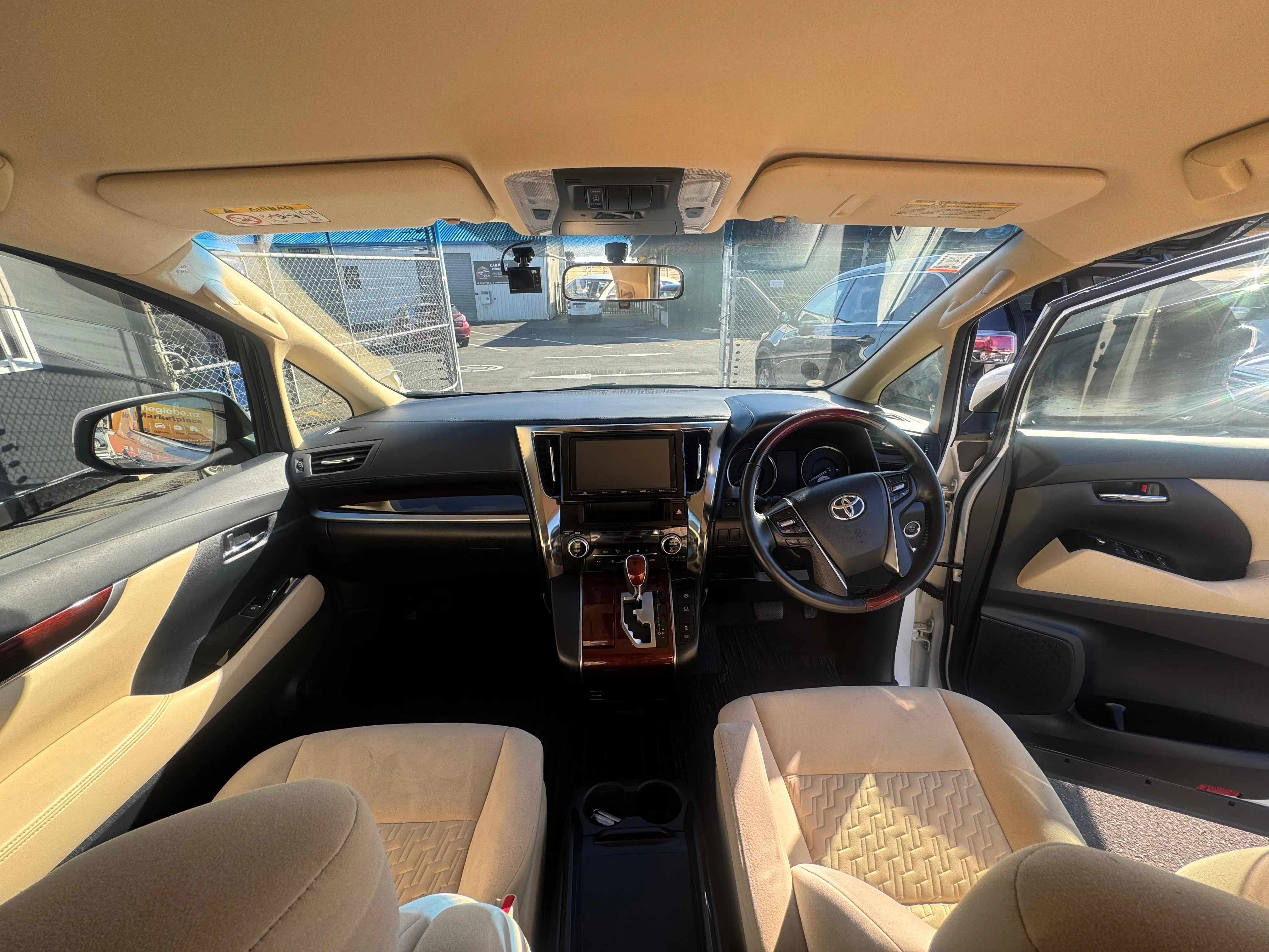 TOYOTA VELLFIRE 2017 Carousel 10