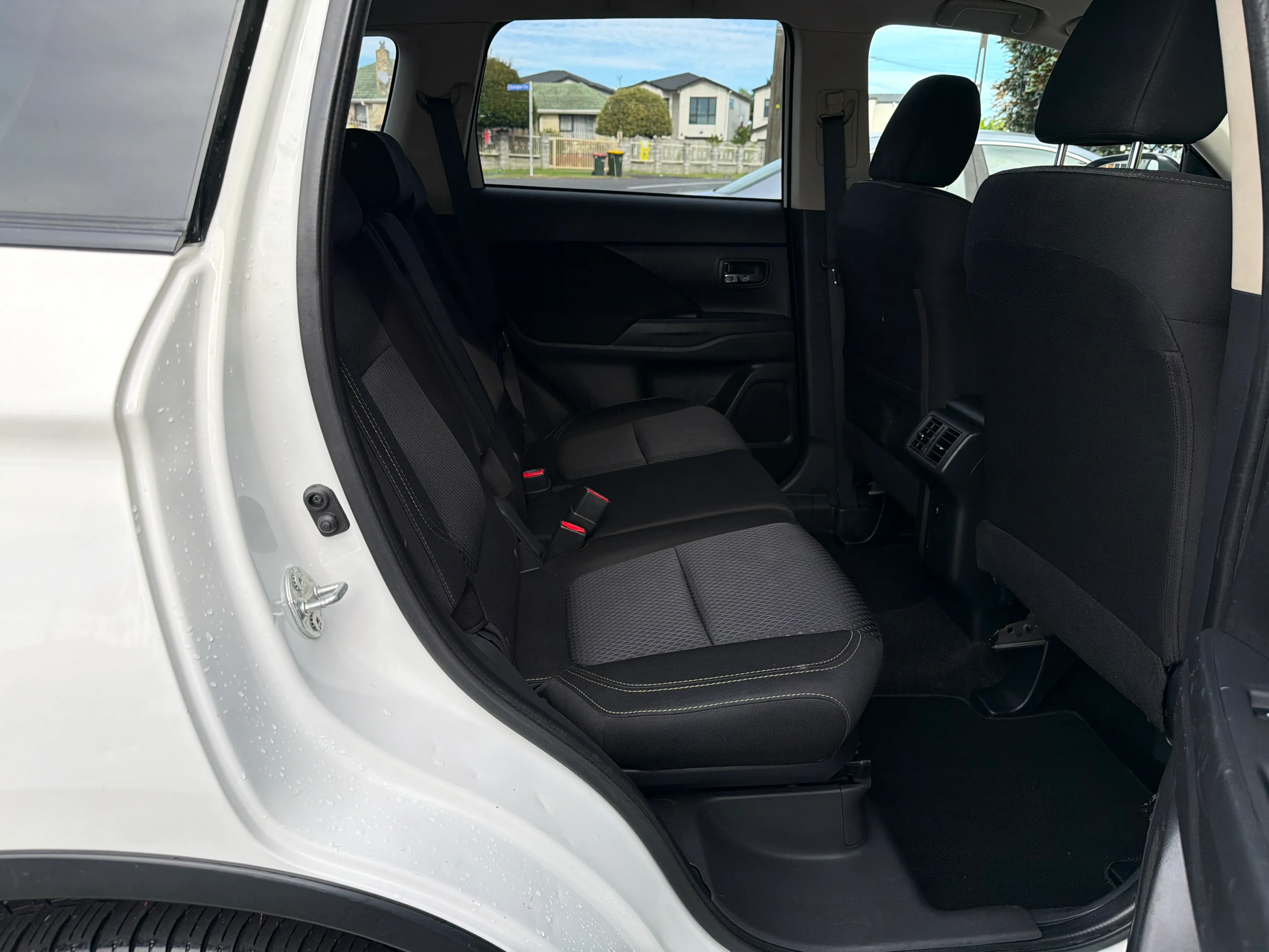 Mitsubishi Outlander 2019/7 Seater  Carousel 9