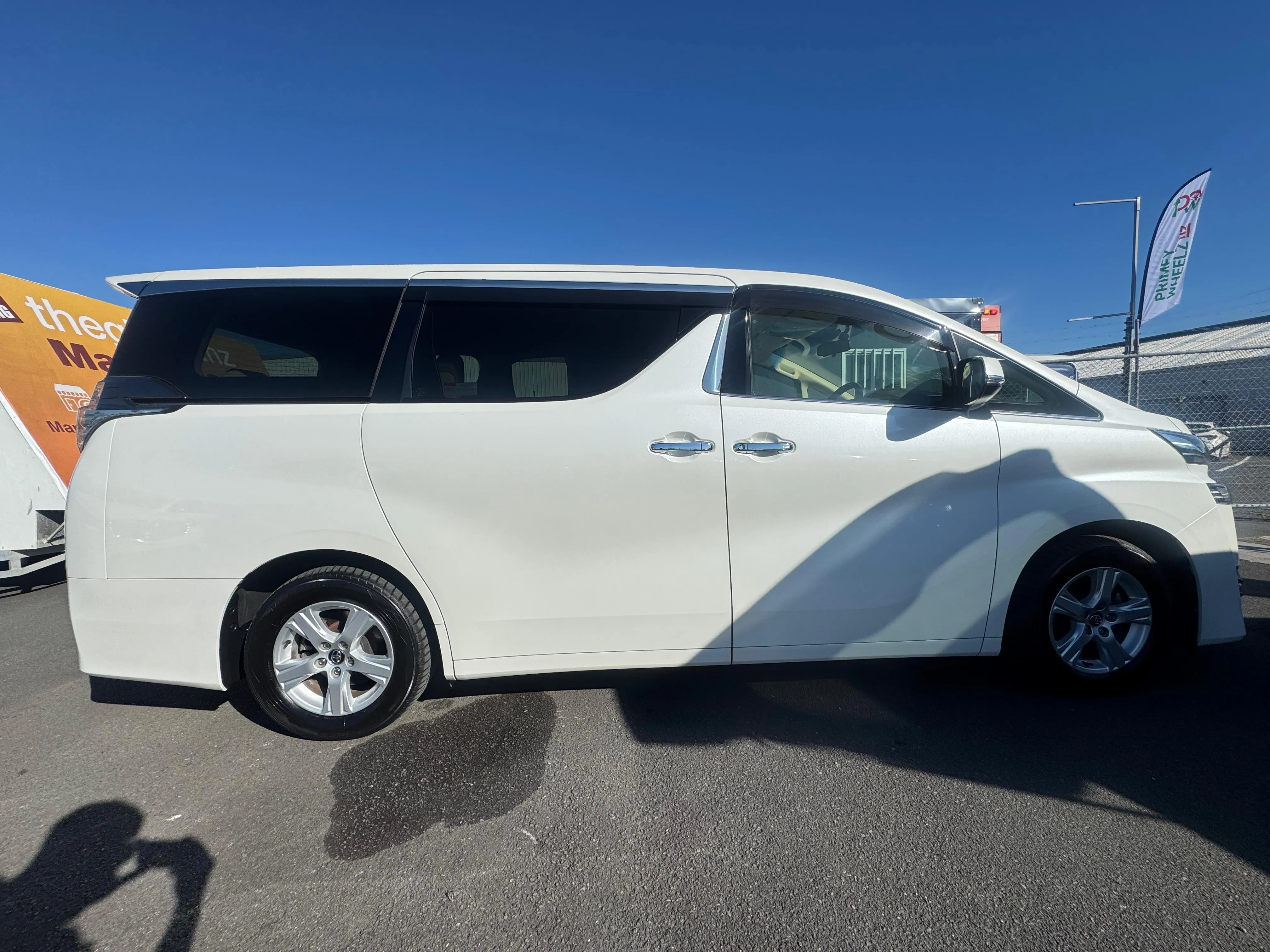 TOYOTA VELLFIRE 2017 Carousel 3