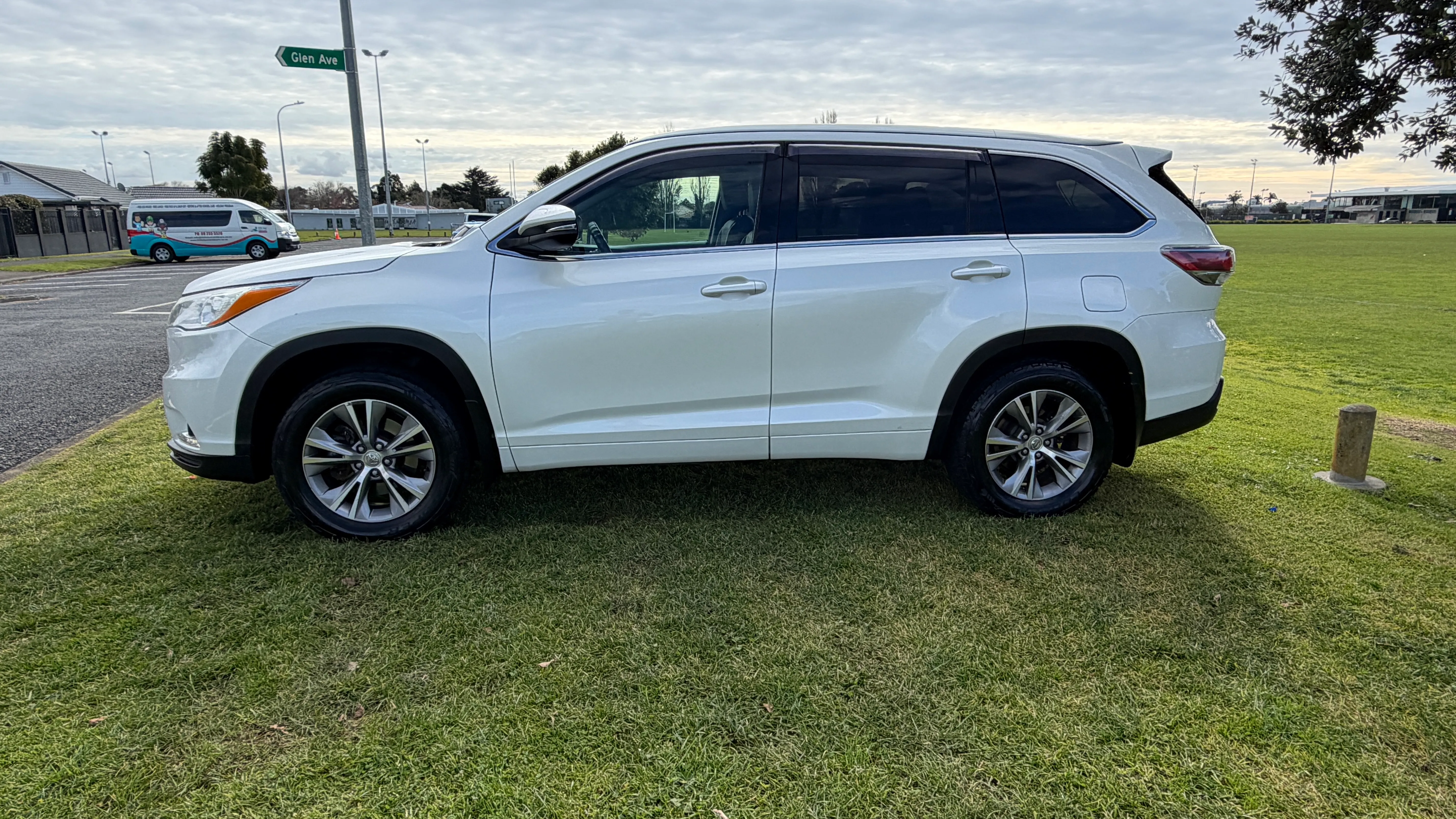2014 Toyota Highlander GXL Model Carousel 6