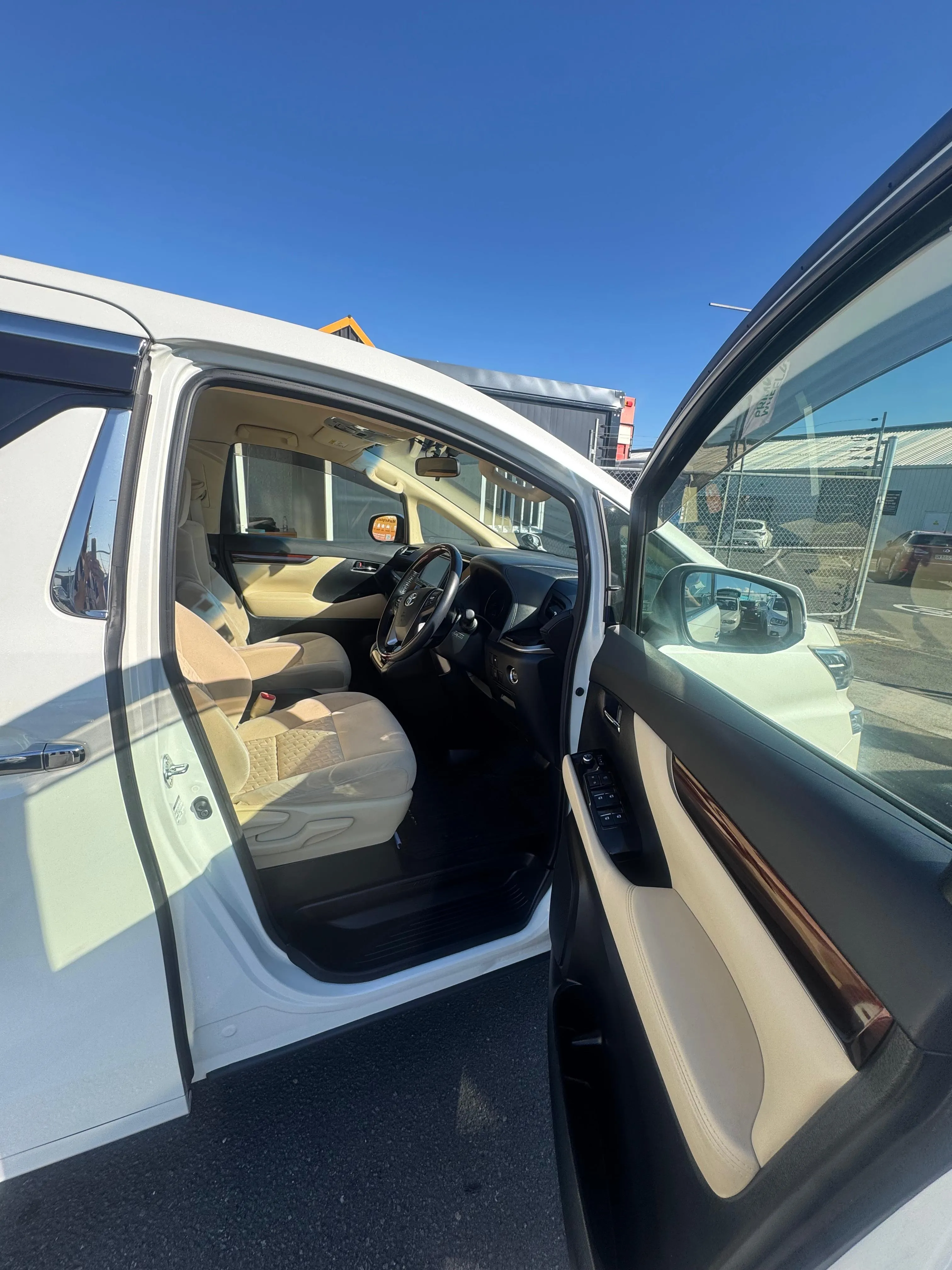 TOYOTA VELLFIRE 2017 Carousel 5