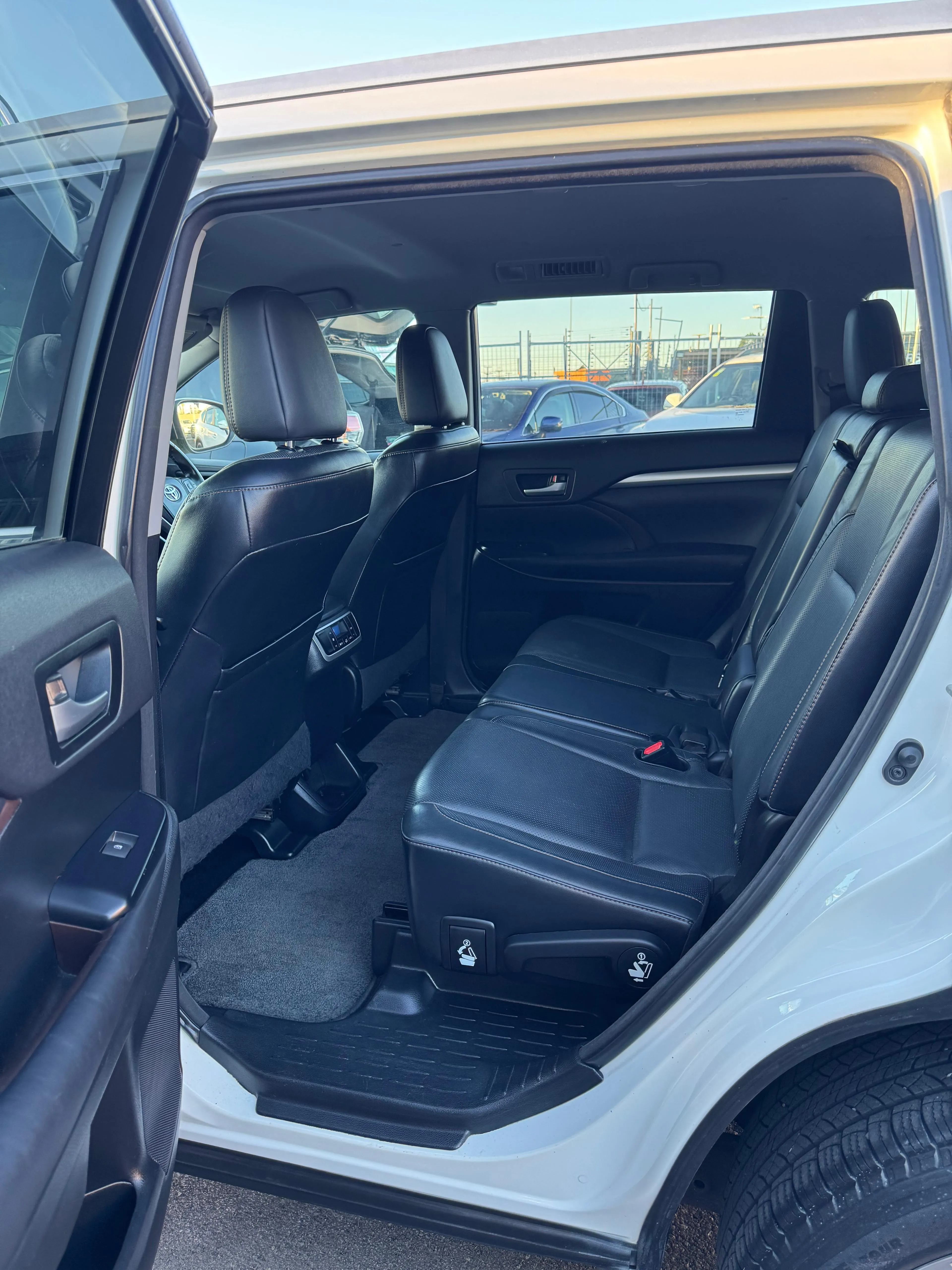 TOYOTA HIGHLANDER GXL AWD Carousel 7