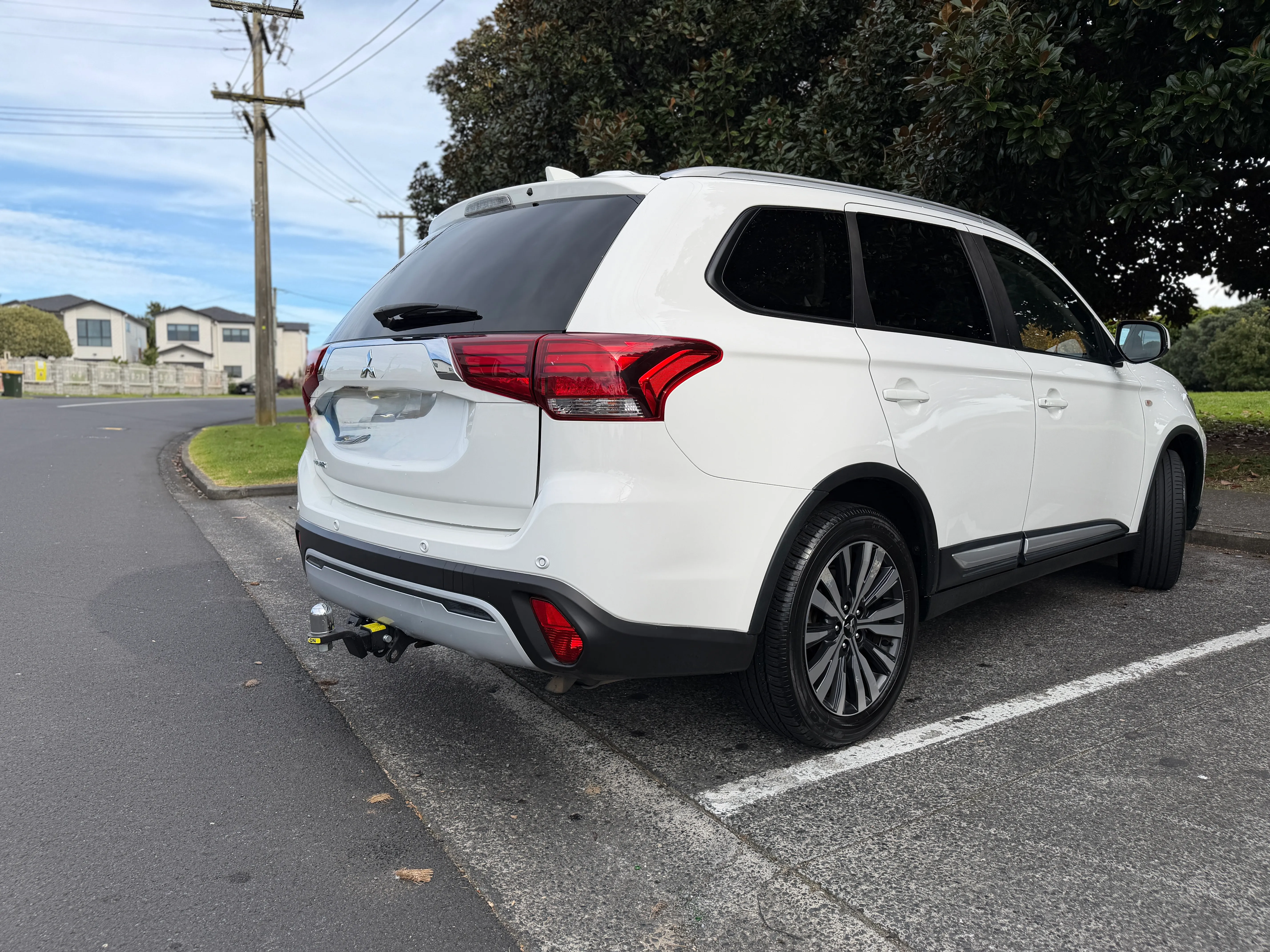 Mitsubishi Outlander 2019/7 Seater  Carousel 4
