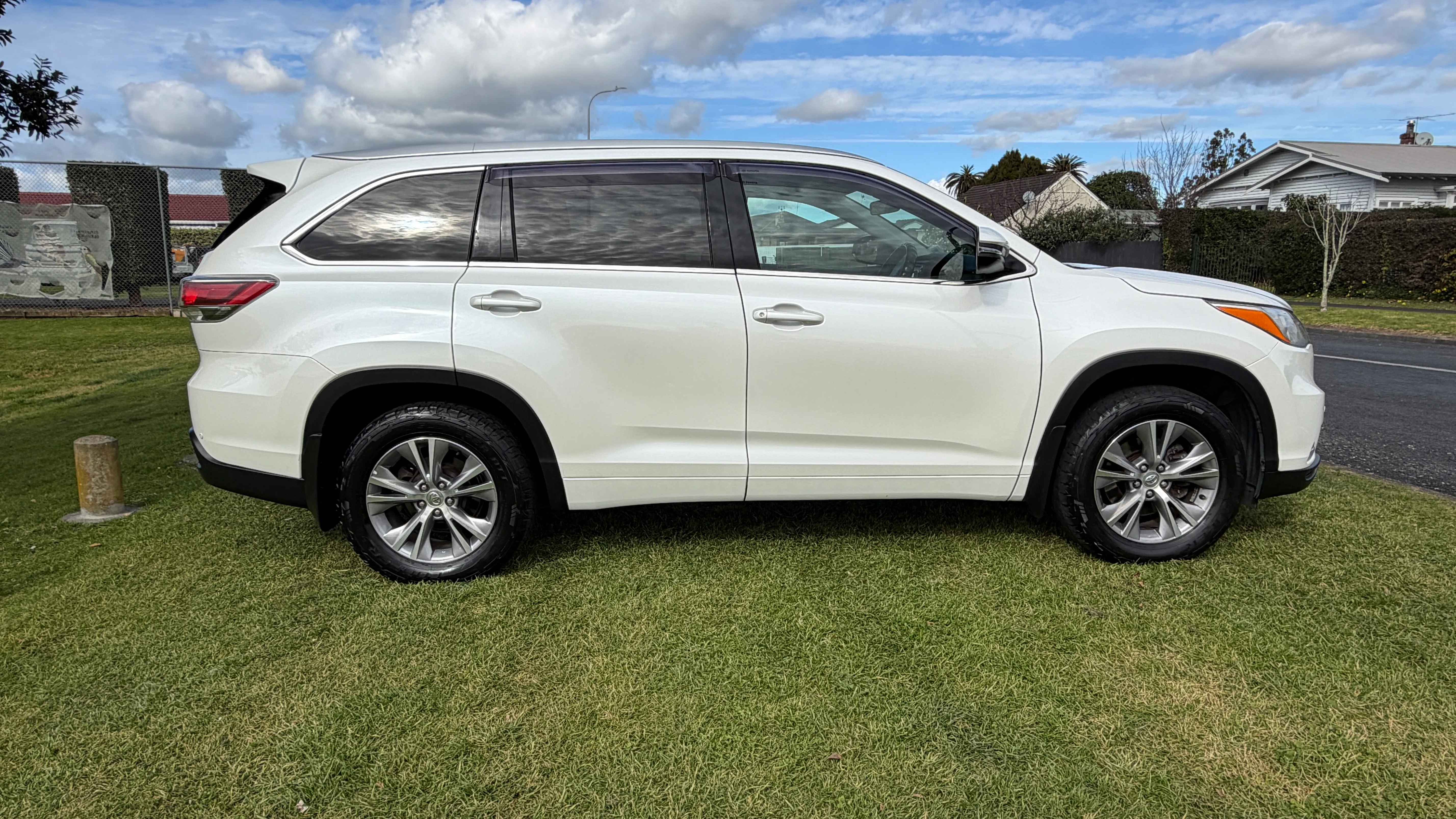 2014 Toyota Highlander GXL Model Carousel 1
