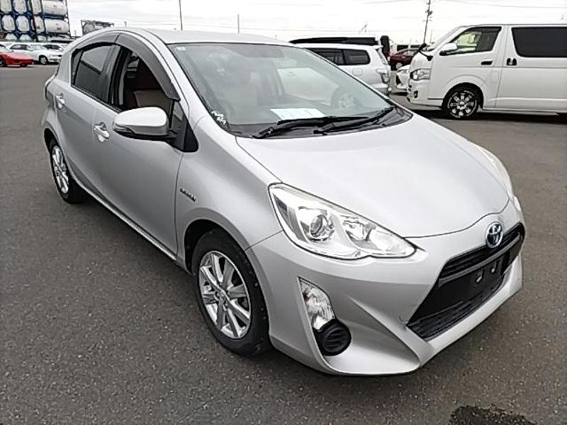 second hand 2015 Toyota Aqua G Model for sale NZ Collage 2