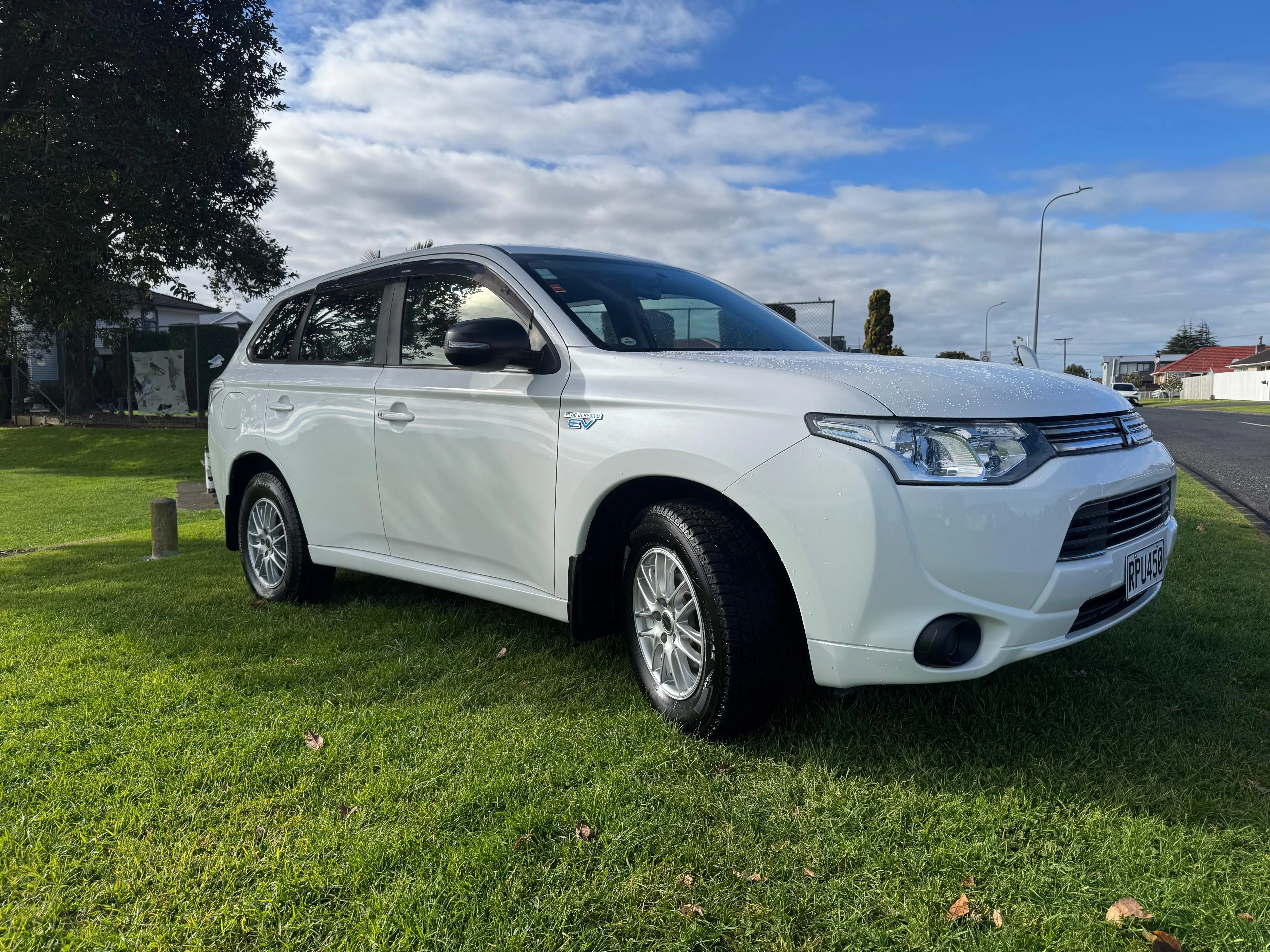 MITSUBISHI OUTLANDER PHEV 2013